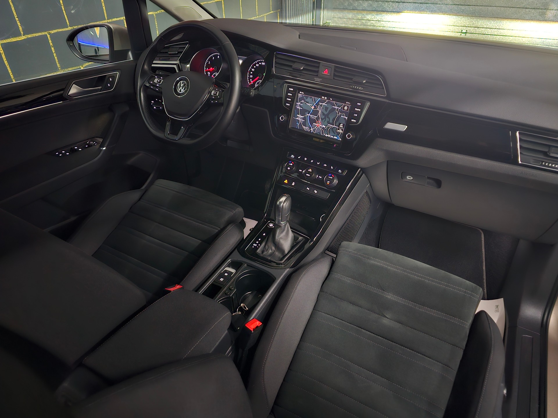 VW Touran 1.4 TSI BlueMotion Technology Highline DSG-image-8