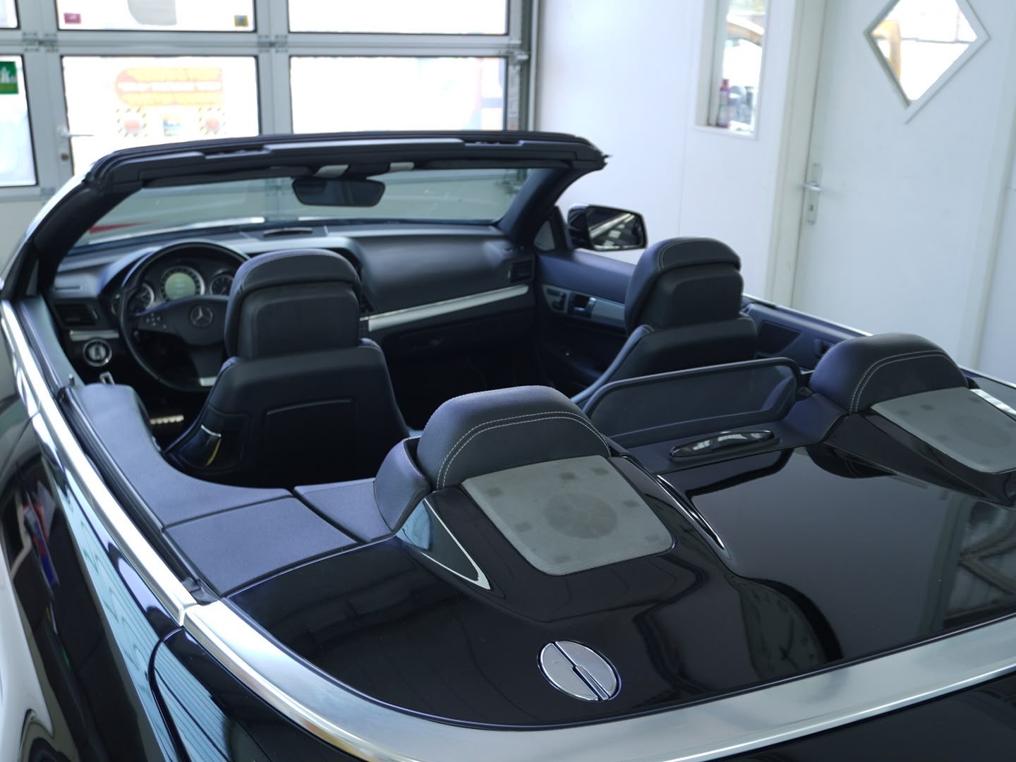 MERCEDES-BENZ E 350 CGI BlueEfficiency 7G-Tronic-image-16