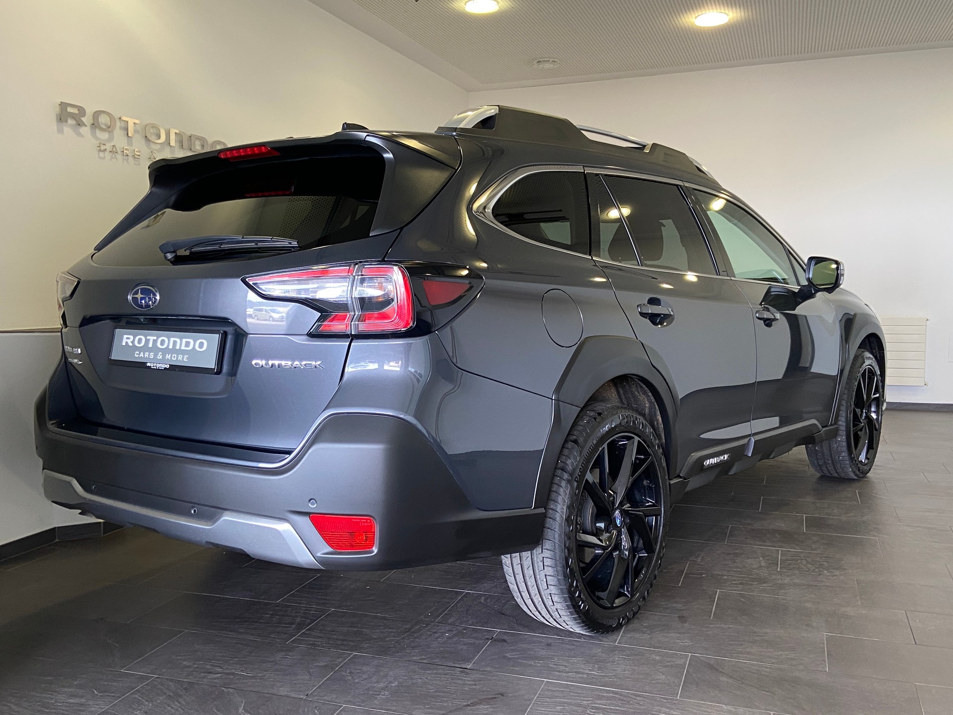 SUBARU Outback 2.5i Luxury AWD Lineartronic-showroom-element-1