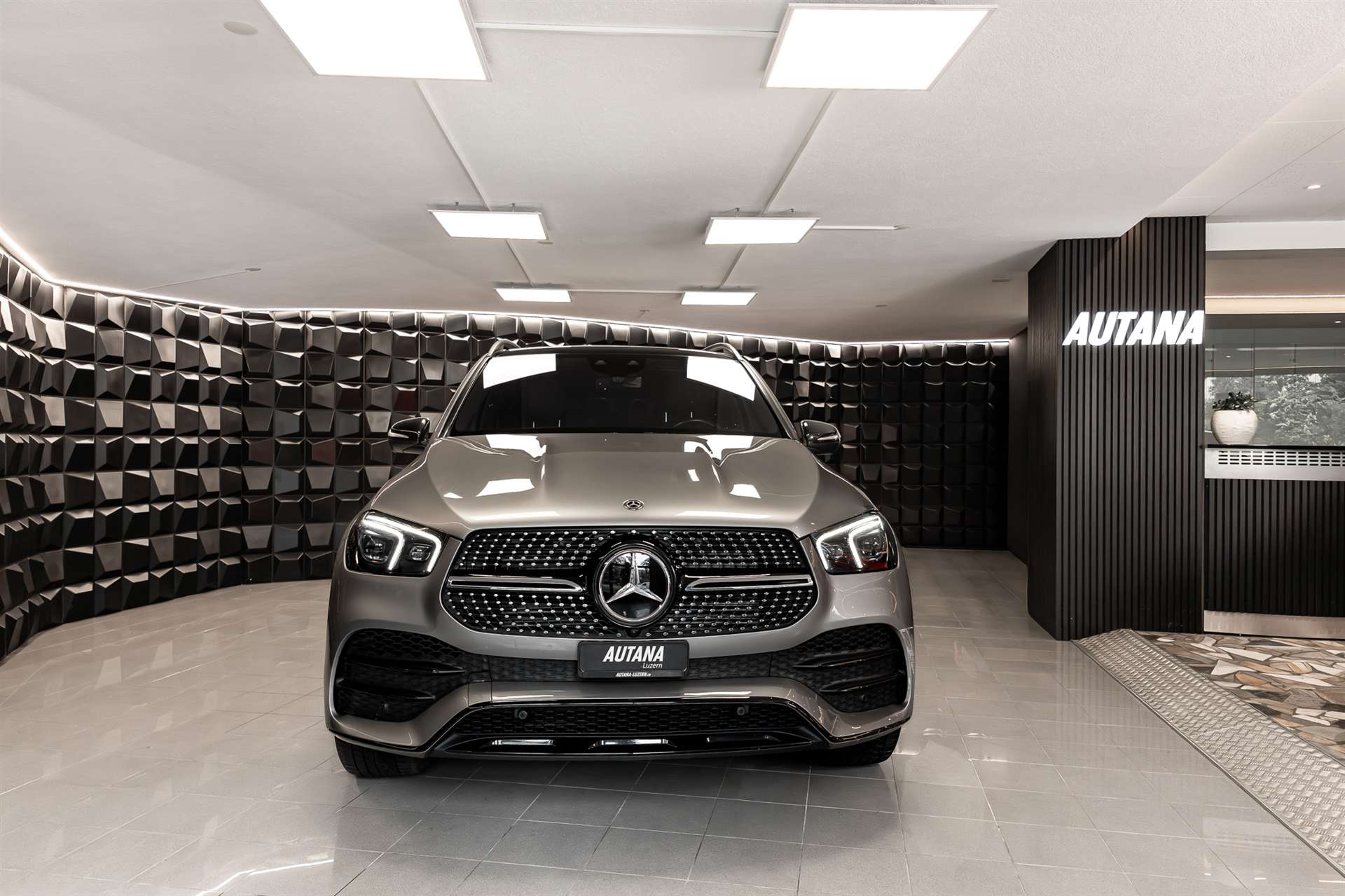 MERCEDES-BENZ GLE 400 d 4Matic AMG Line 9G-Tronic-showroom-element-3
