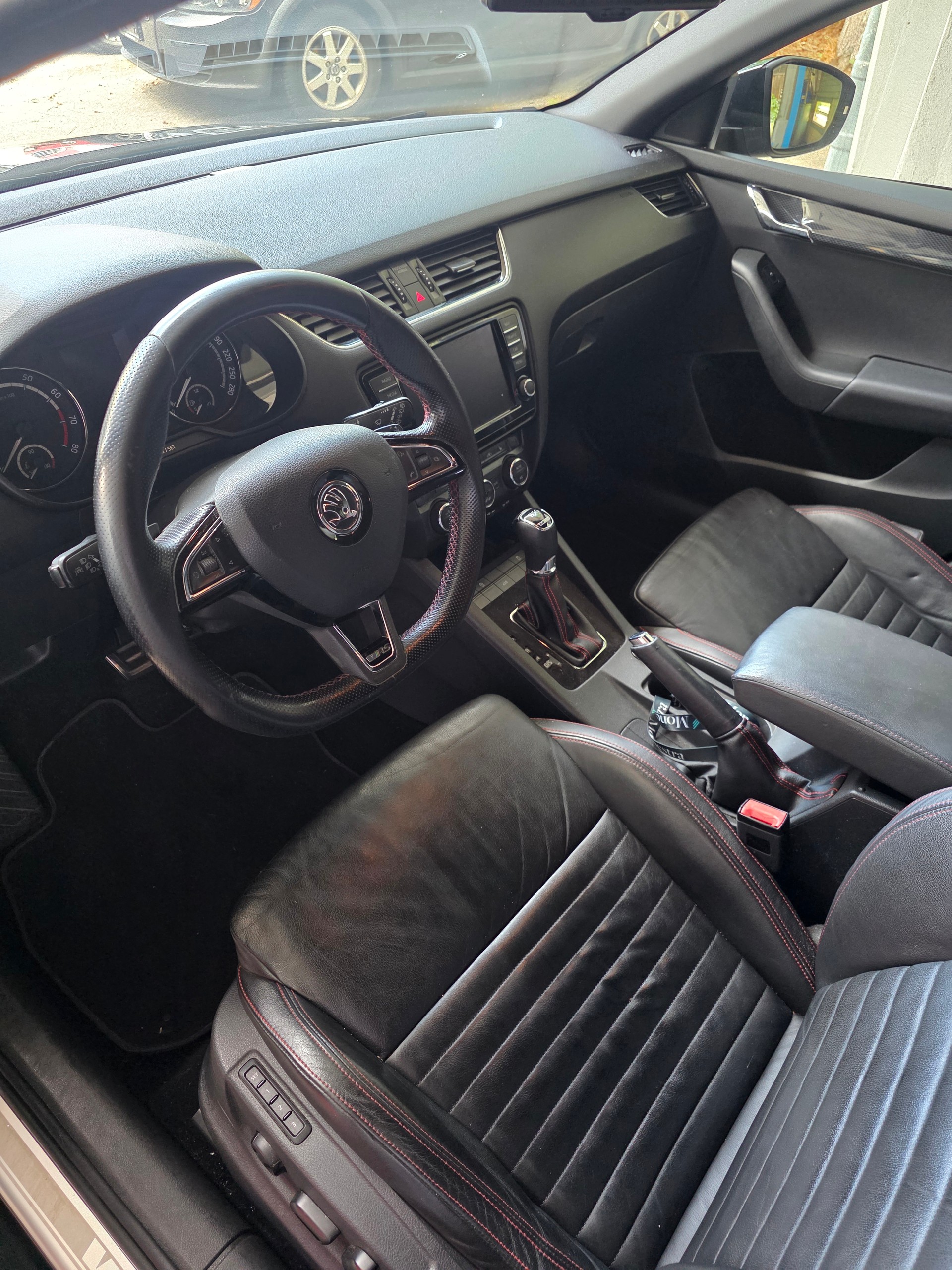 SKODA Octavia Combi 2.0 TSI RS DSG-image-11