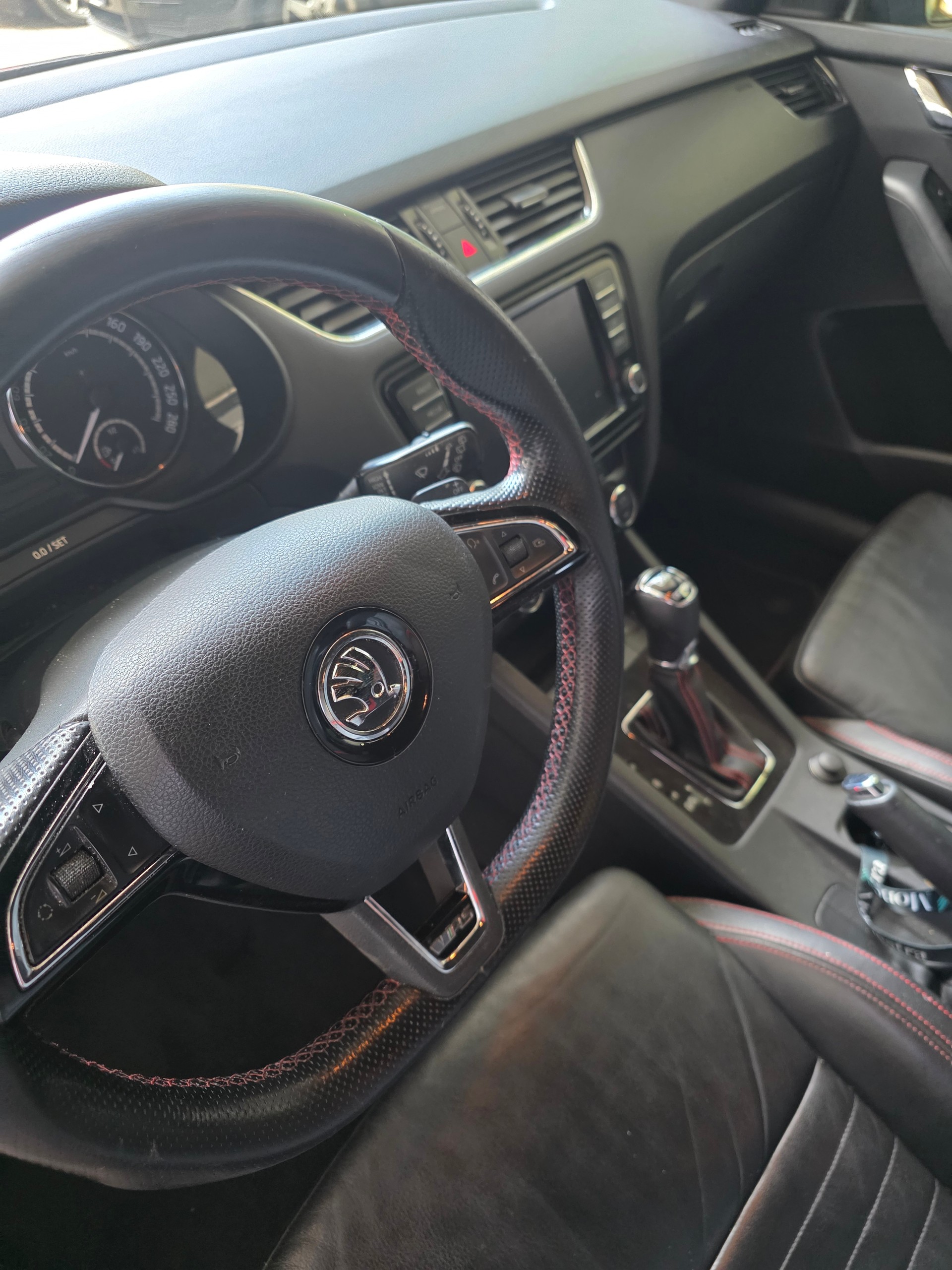 SKODA Octavia Combi 2.0 TSI RS DSG-image-14