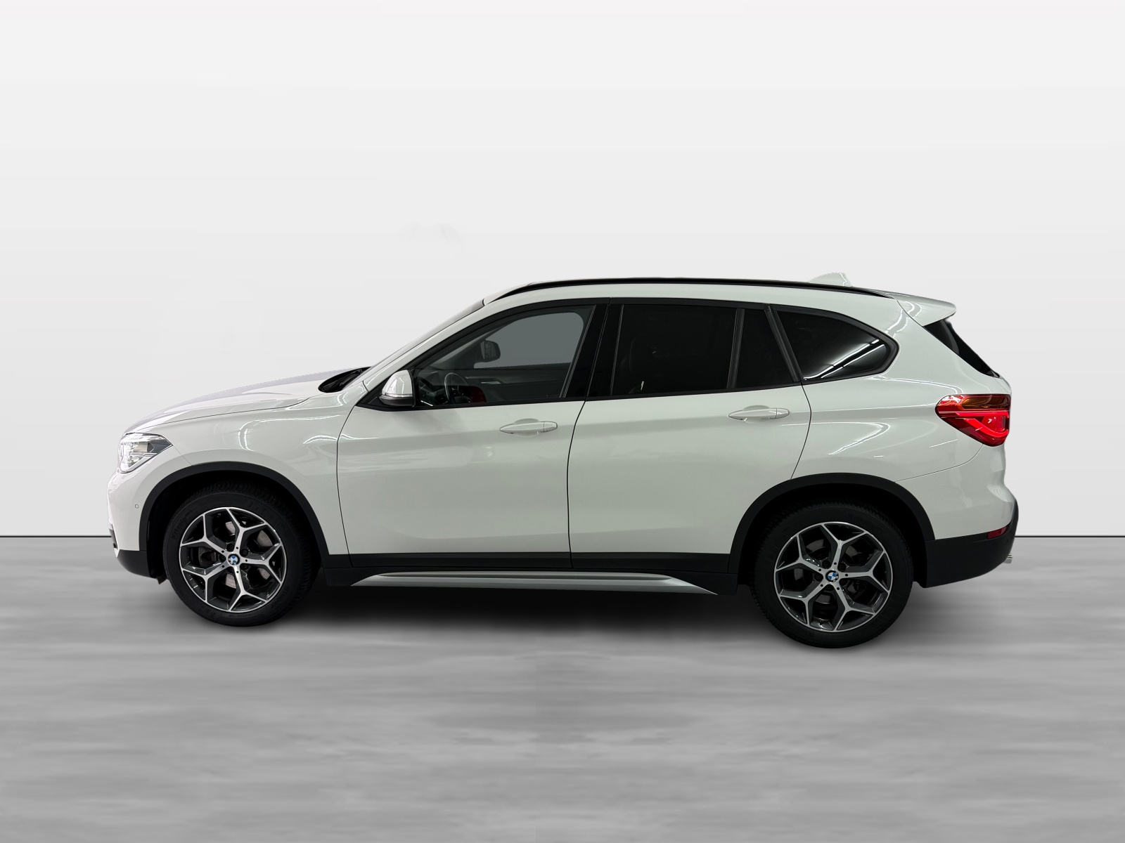 BMW X1 sDrive 20d M Sport-showroom-element-3