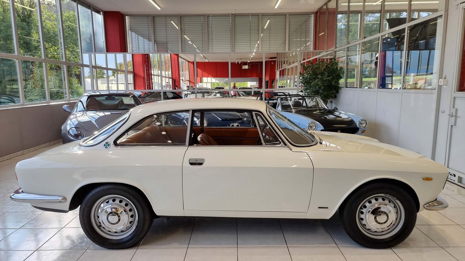 ALFA ROMEO GT 1600 Veloce-image-6