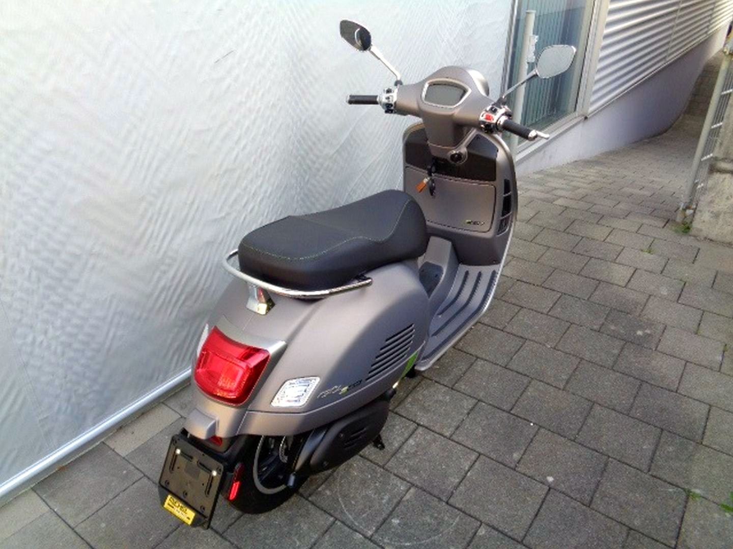 PIAGGIO VESPA GTS 300 SUPER TECH RST-image-0