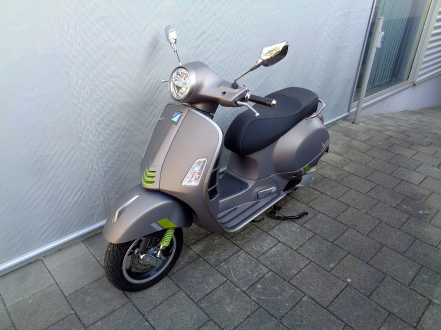 PIAGGIO VESPA GTS 300 SUPER TECH RST-image-2