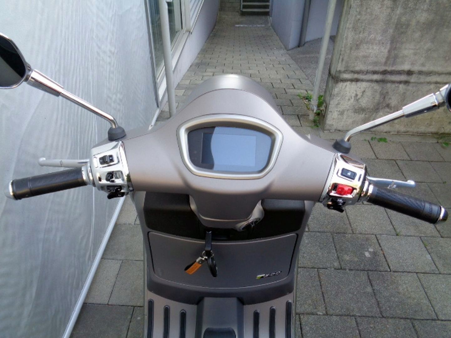 PIAGGIO VESPA GTS 300 SUPER TECH RST-image-6