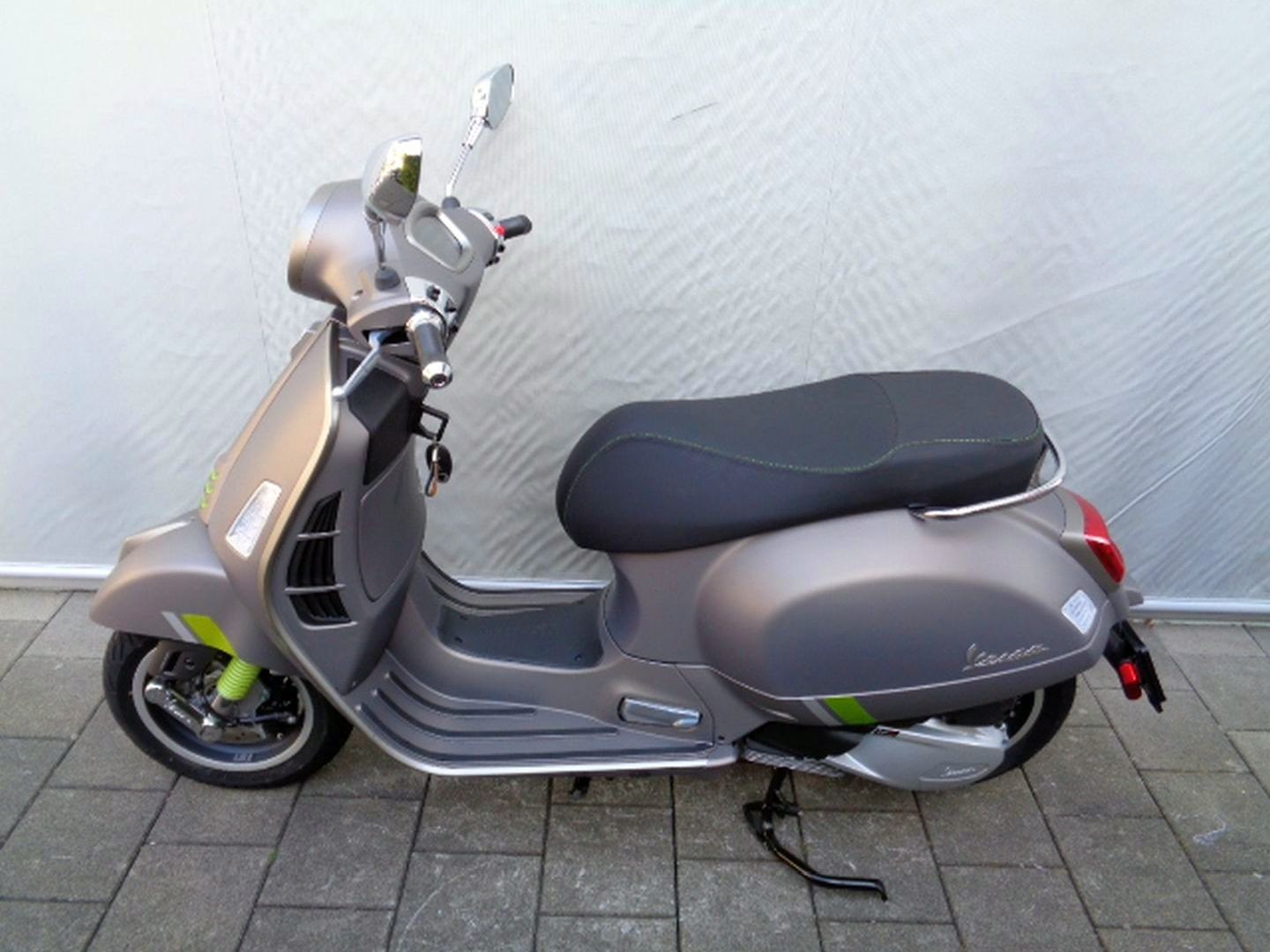 PIAGGIO VESPA GTS 300 SUPER TECH RST-image-1