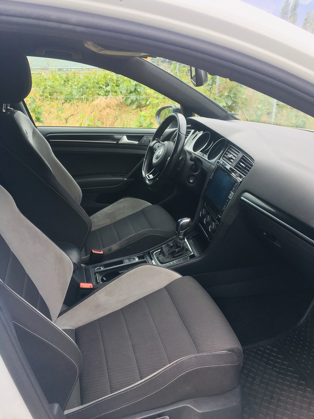 VW Golf 2.0 TSI R 4Motion DSG-image-16