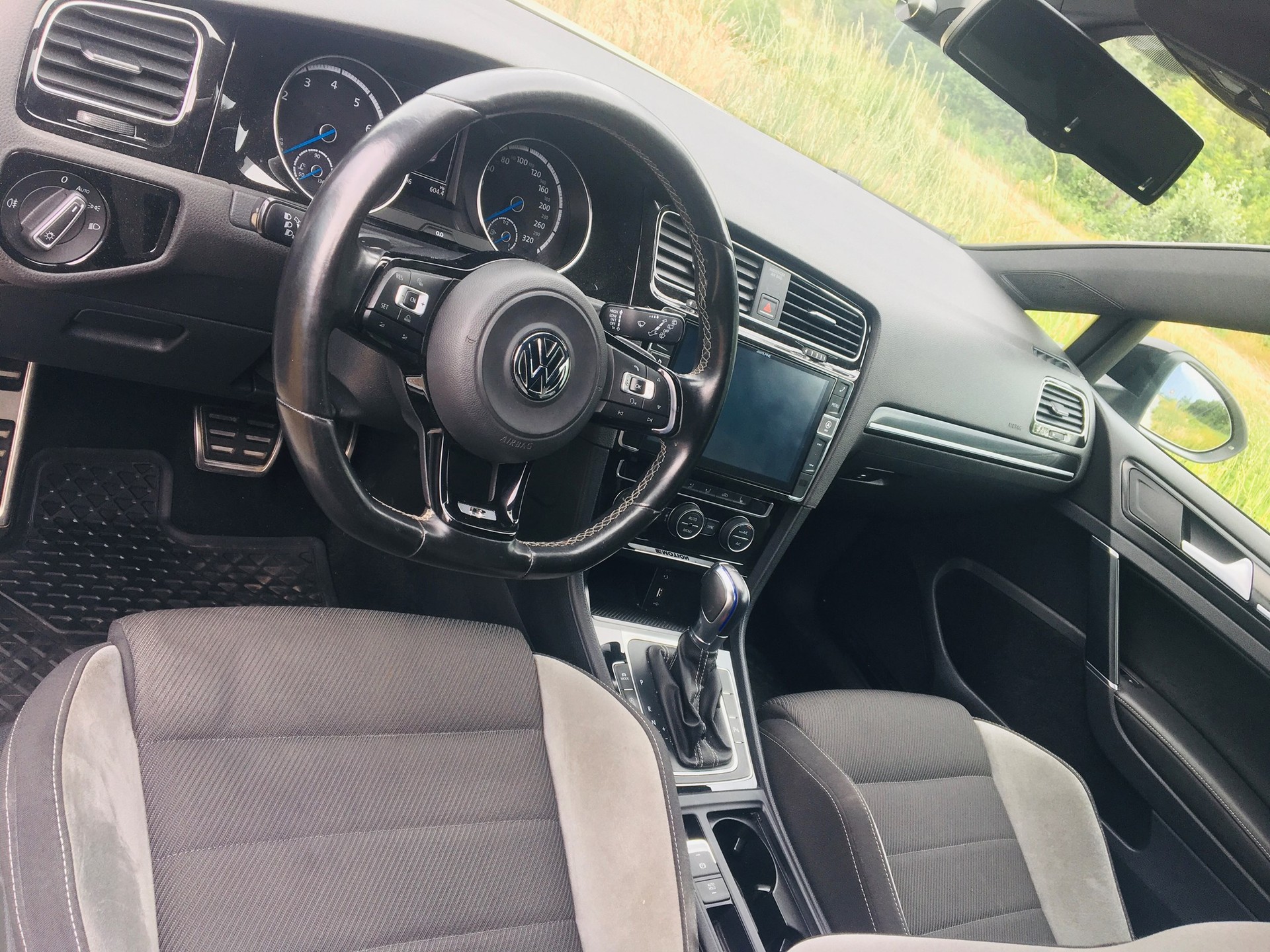 VW Golf 2.0 TSI R 4Motion DSG-image-8