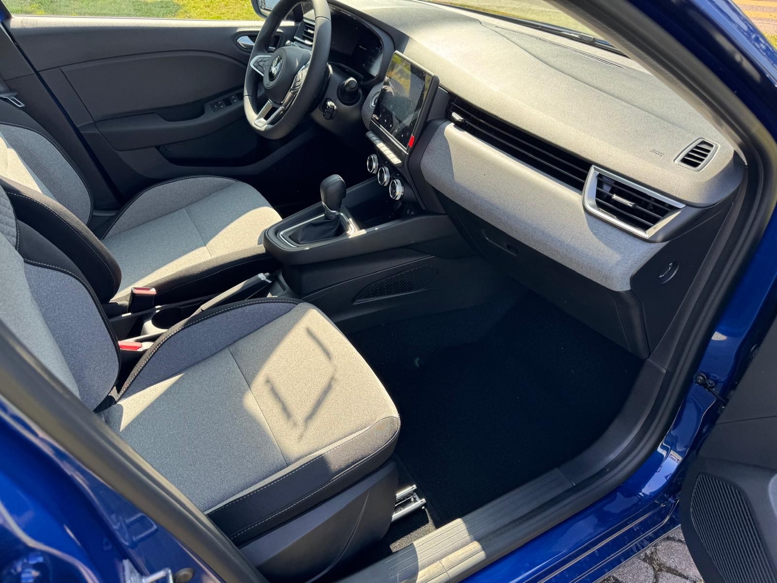 MITSUBISHI COLT 1.6 HEV Invite-image-9