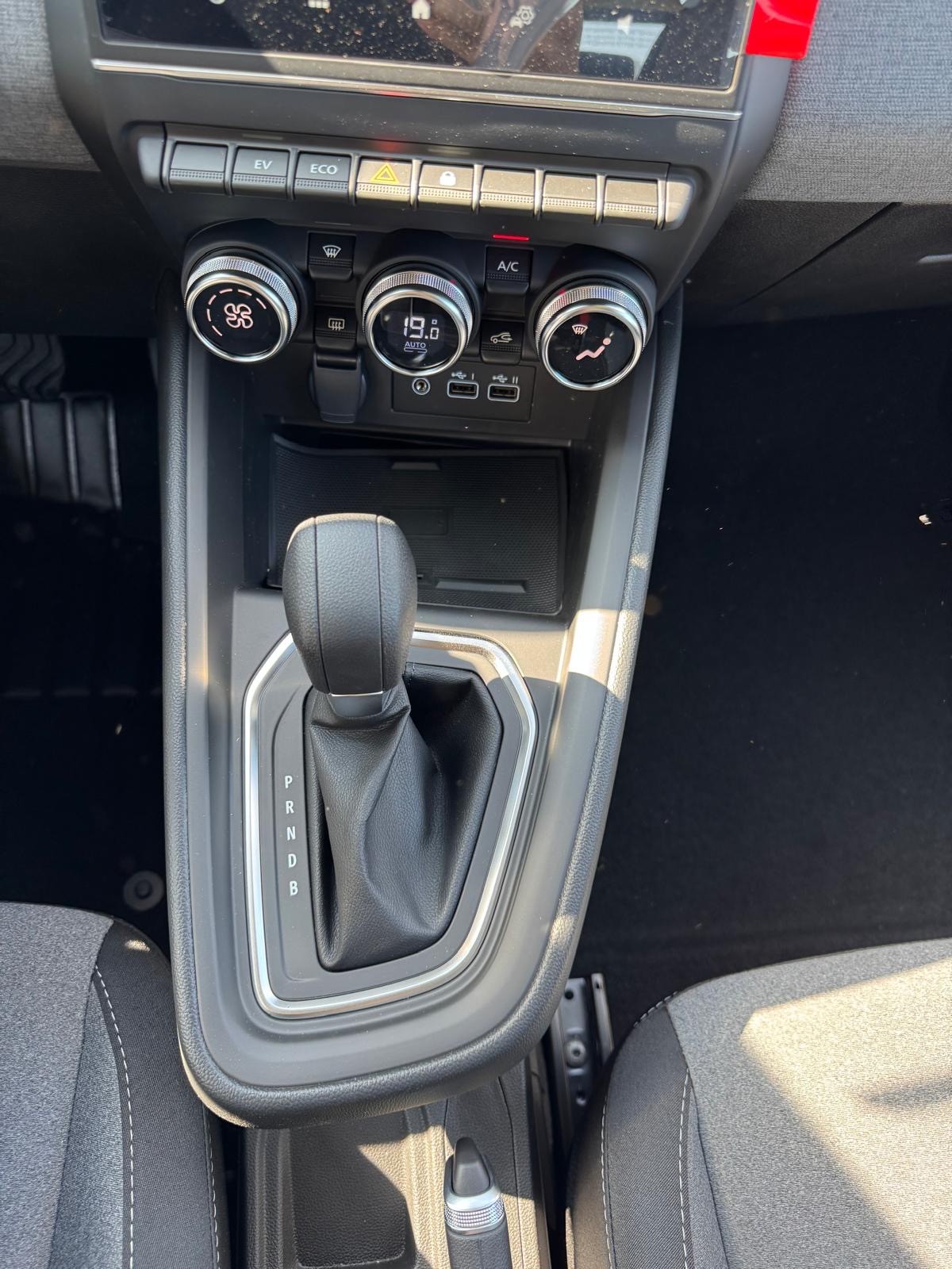 MITSUBISHI COLT 1.6 HEV Invite-image-10