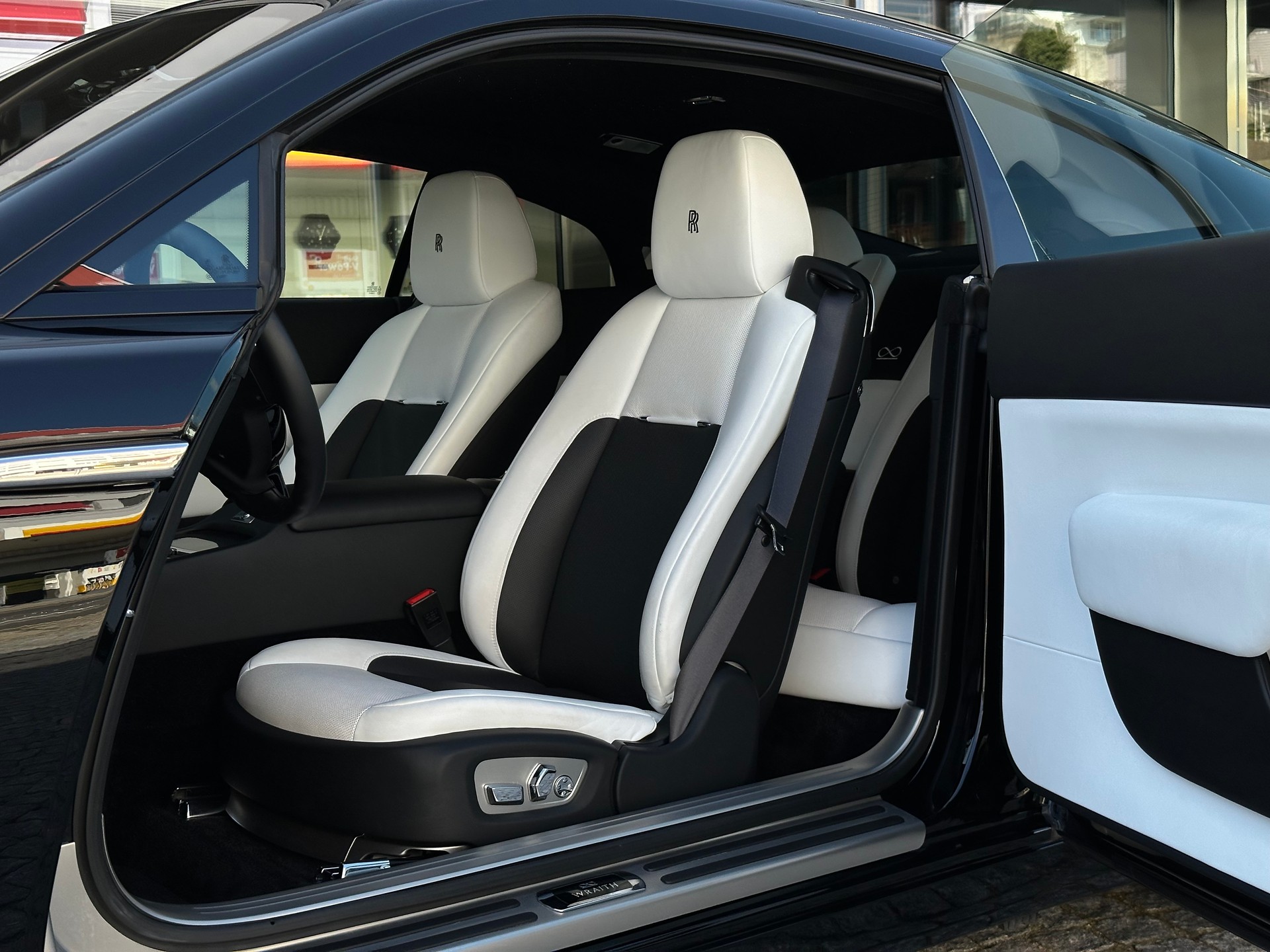 ROLLS-ROYCE Wraith 6.6V12 BlackBadge-image-6