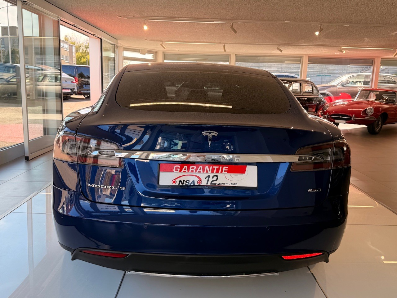 TESLA Model S 85D-image-6