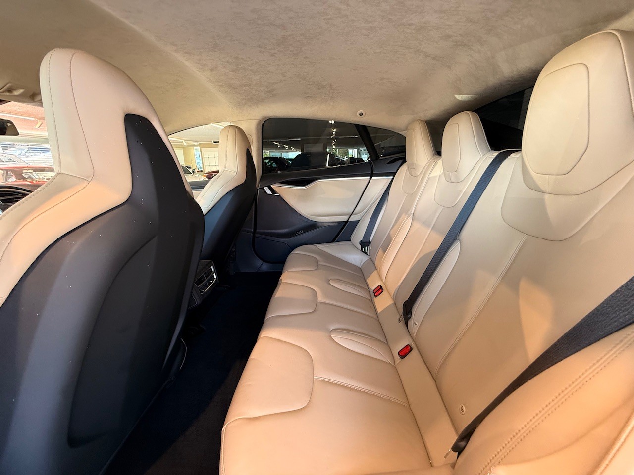 TESLA Model S 85D-image-10