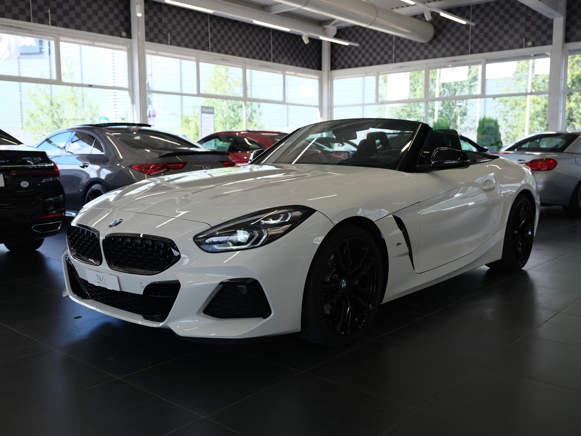 BMW Z4 sDrive 20i M Sport-showroom-element-3