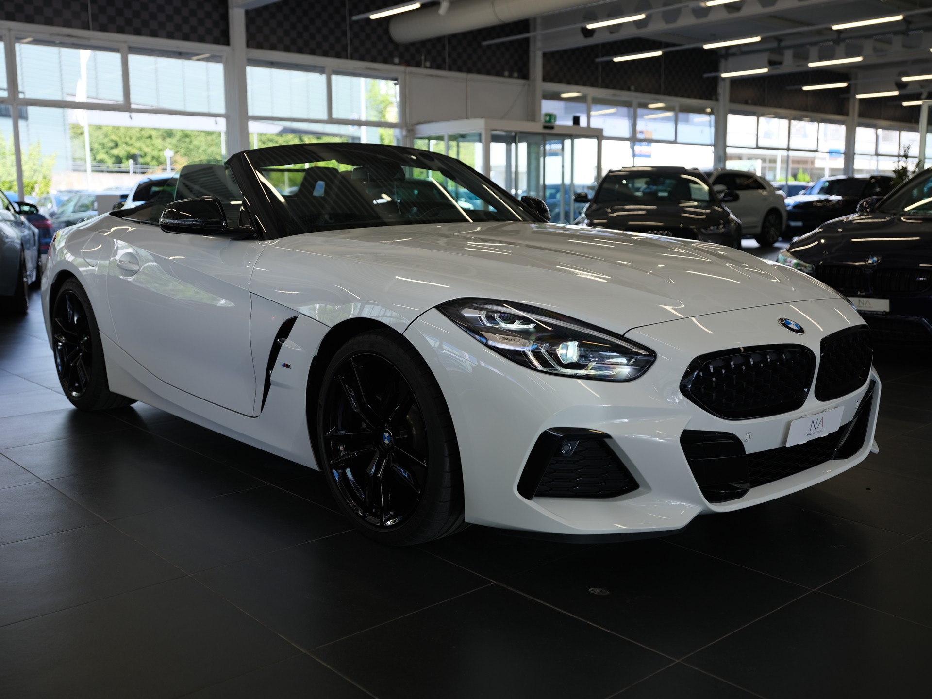 BMW Z4 sDrive 20i M Sport-showroom-element-1