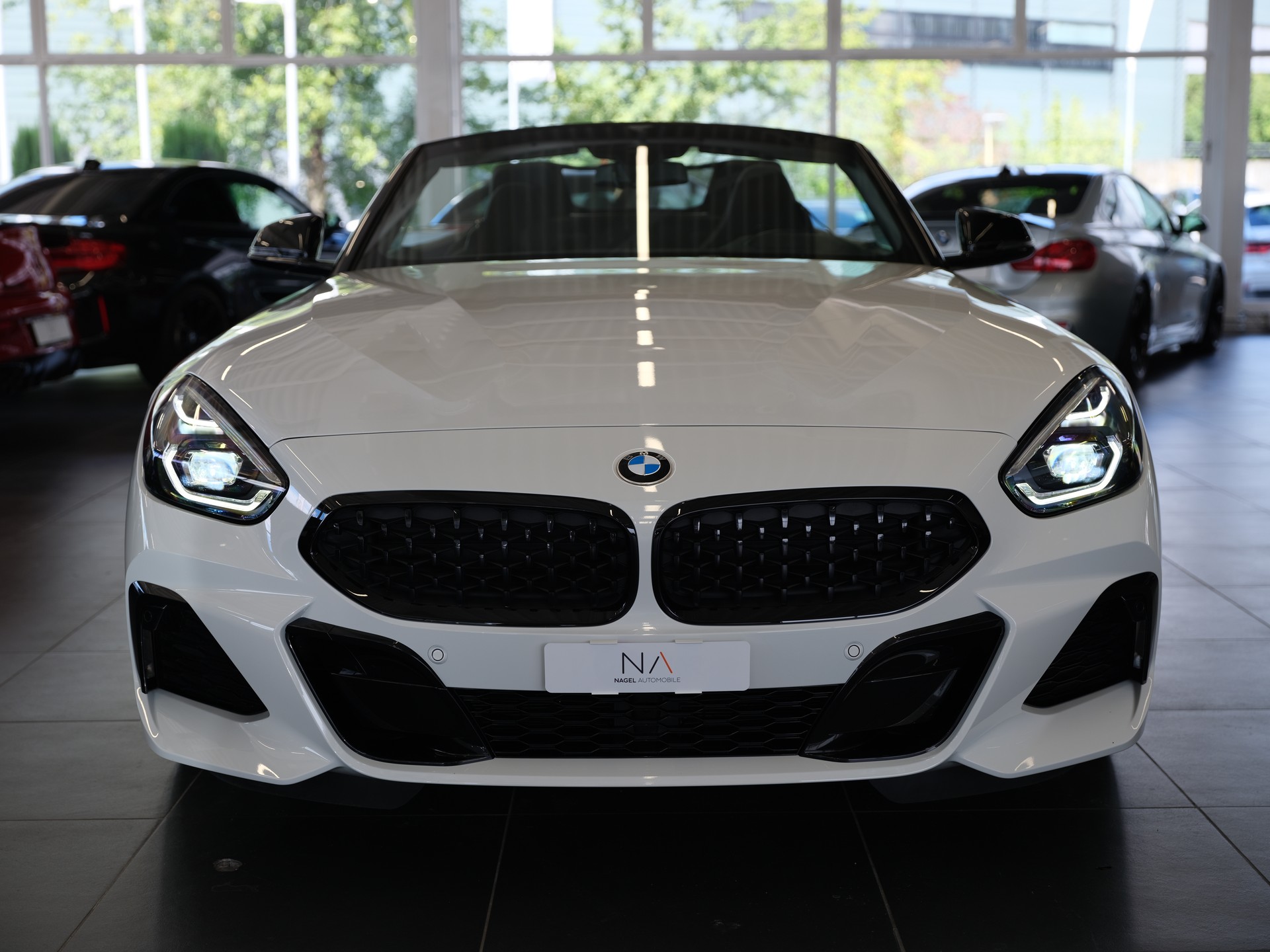 BMW Z4 sDrive 20i M Sport-showroom-element-2
