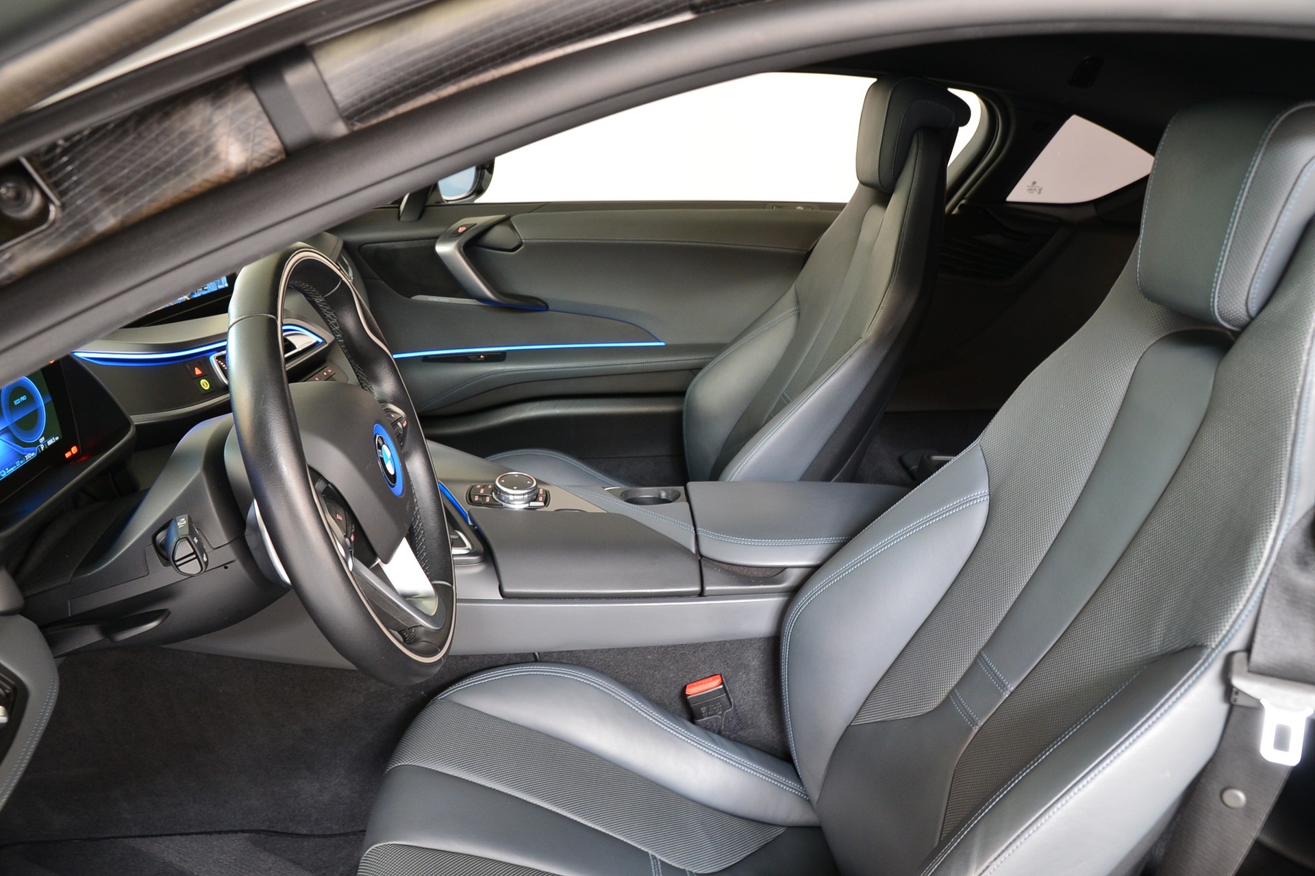 BMW i8 Coupé-image-12