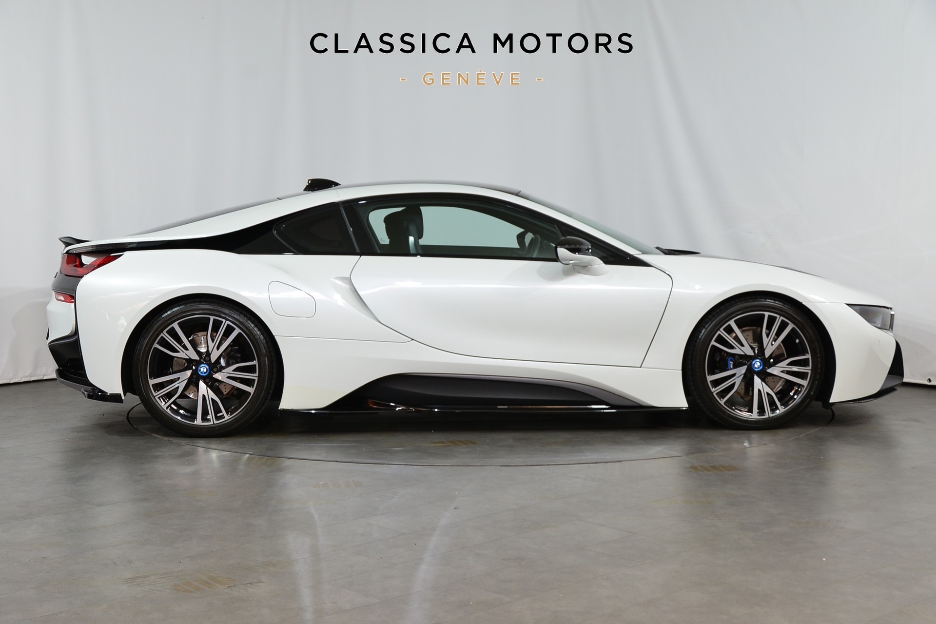 BMW i8 Coupé-showroom-element-2