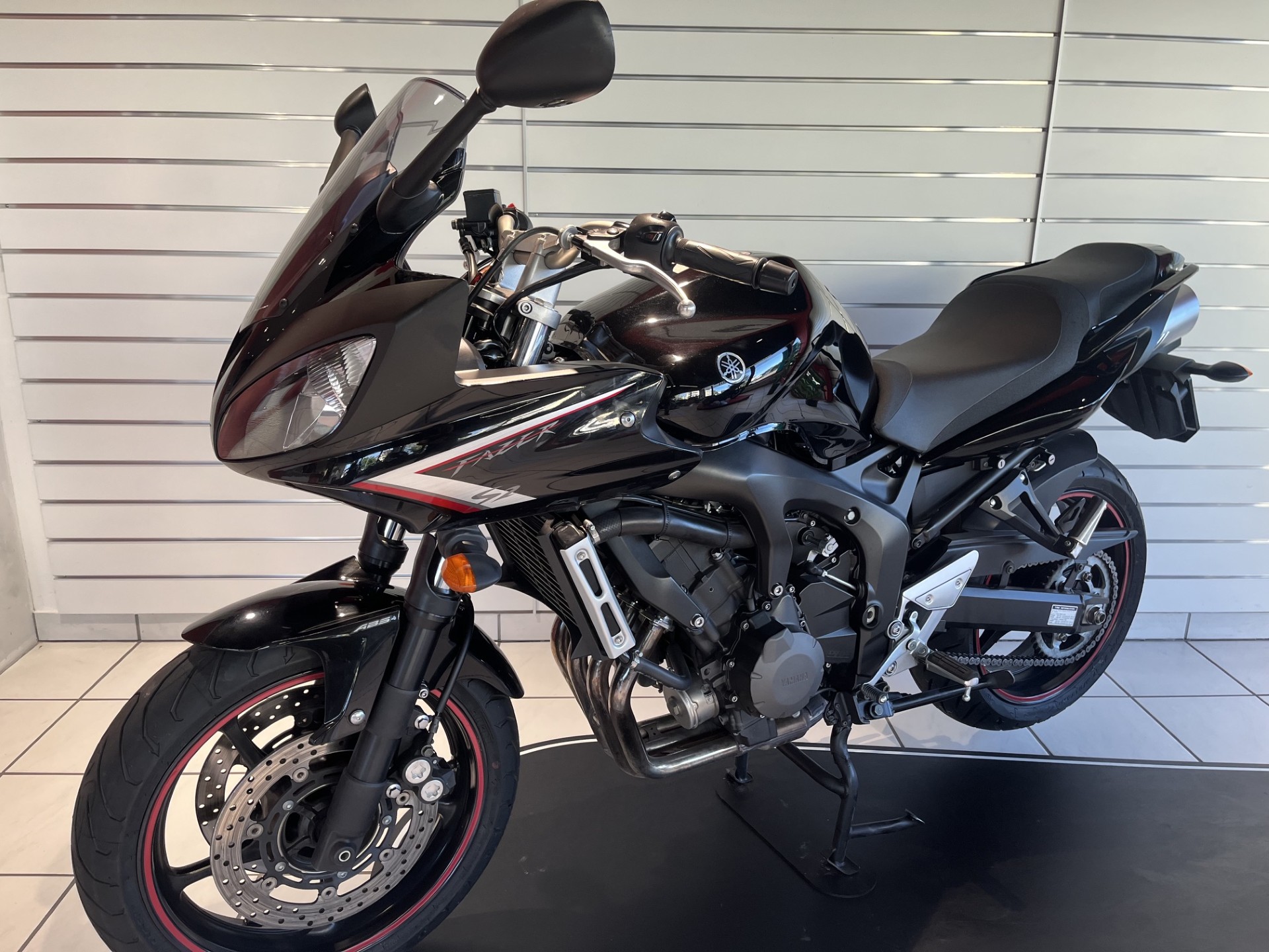YAMAHA FZ6-showroom-element-1