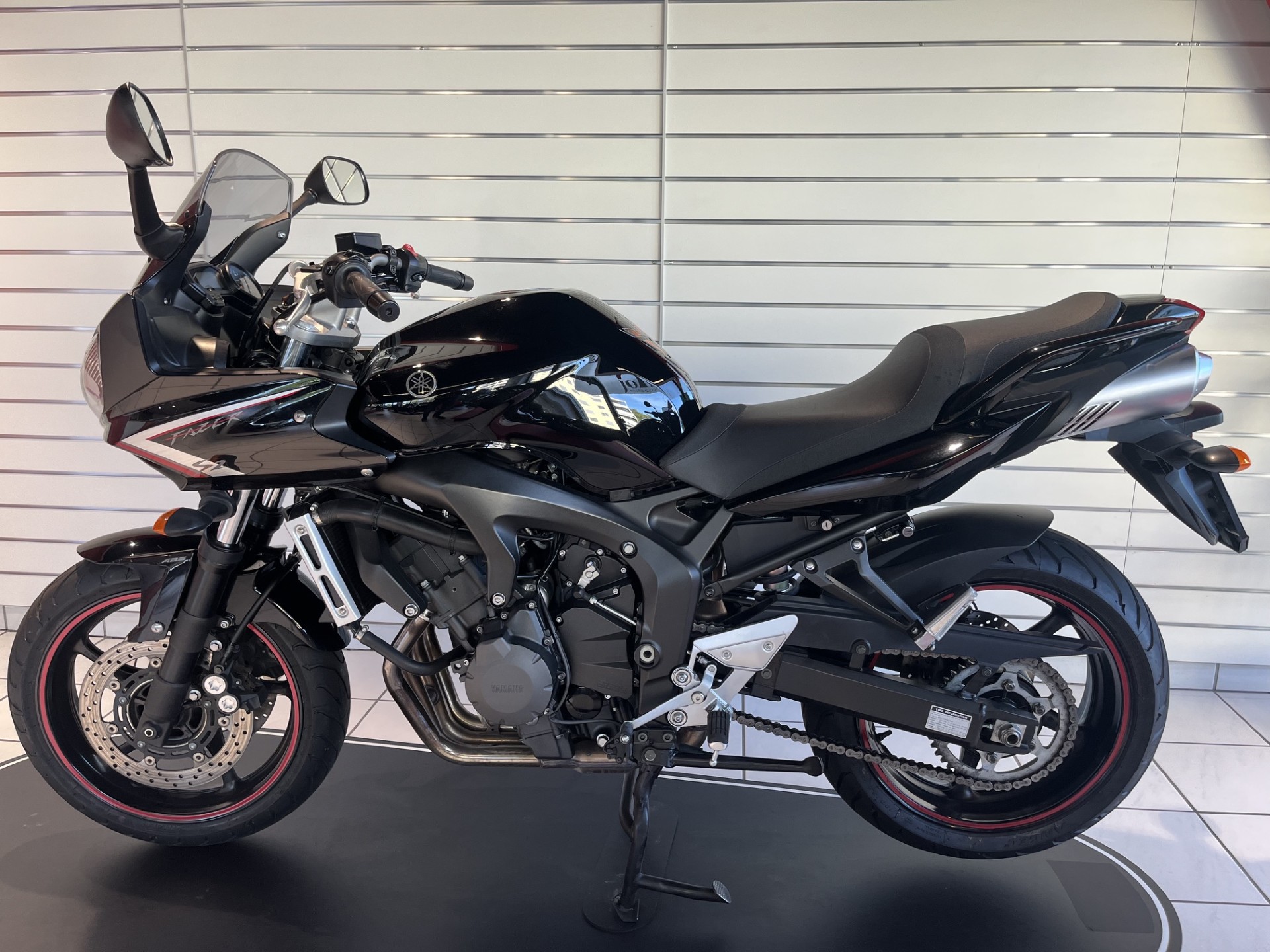 YAMAHA FZ6-showroom-element-3