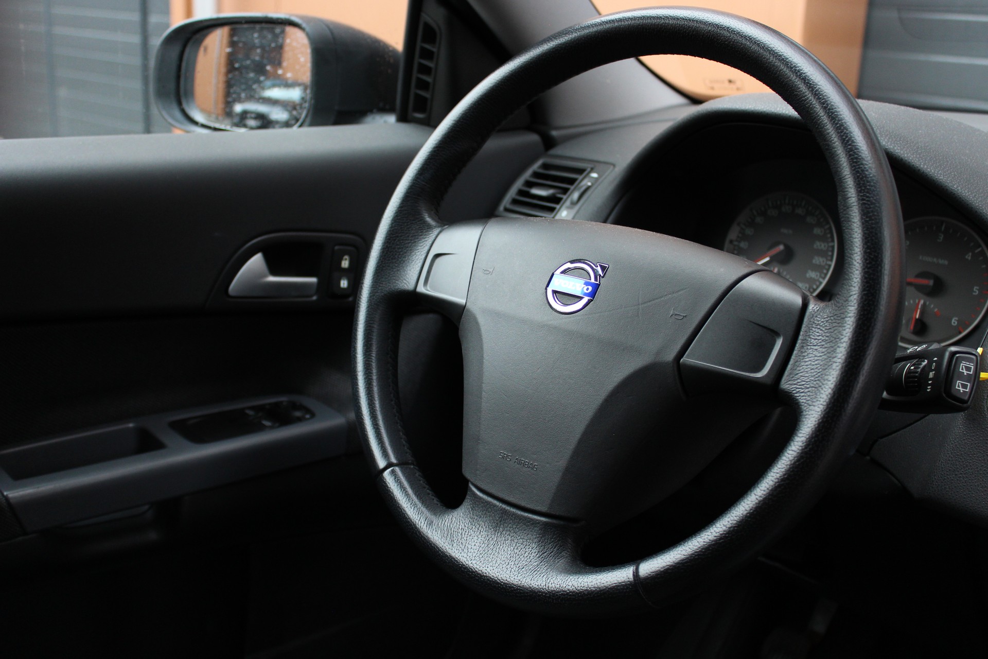 VOLVO C30 1.6D-image-8