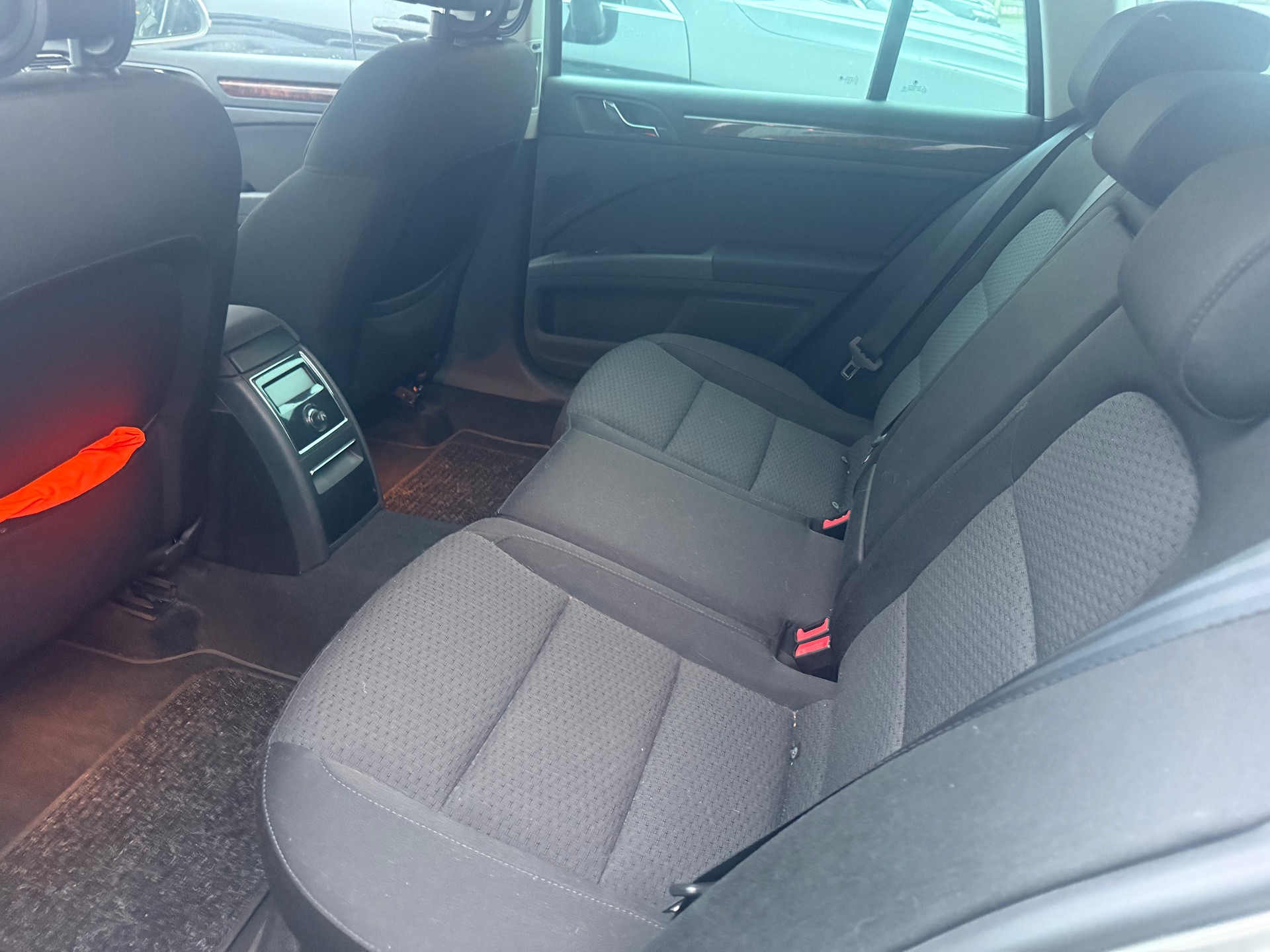 SKODA Superb Combi 2.0 TDi Elegance DSG-image-12
