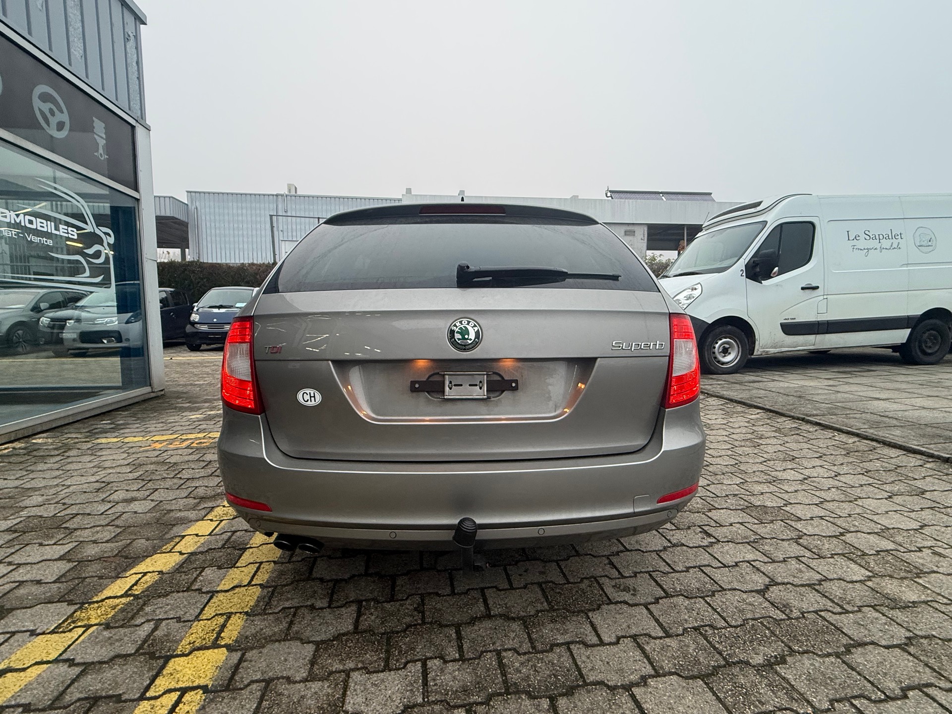 SKODA Superb Combi 2.0 TDi Elegance DSG-image-4