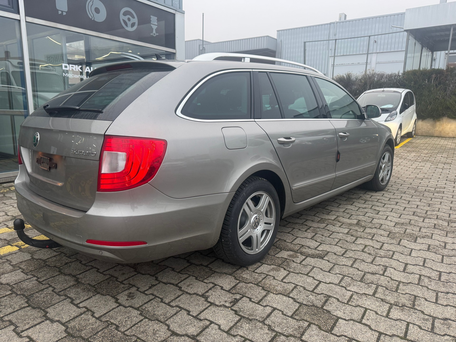 SKODA Superb Combi 2.0 TDi Elegance DSG-image-5