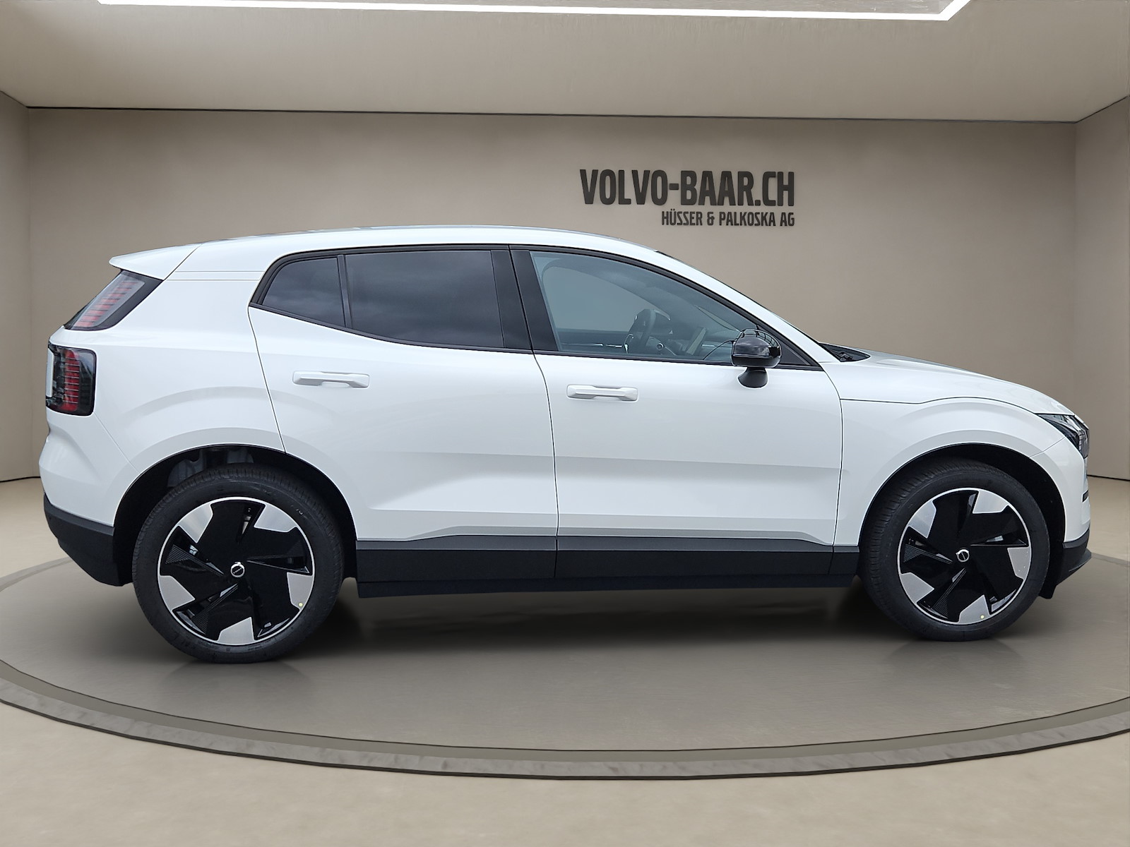 VOLVO EX 30 E60 Plus-showroom-element-3