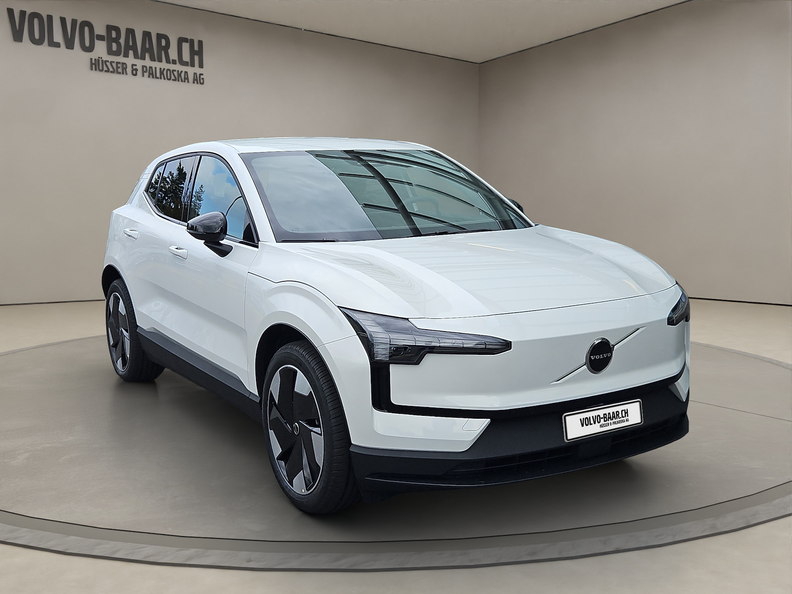 VOLVO EX 30 E60 Plus-showroom-element-2