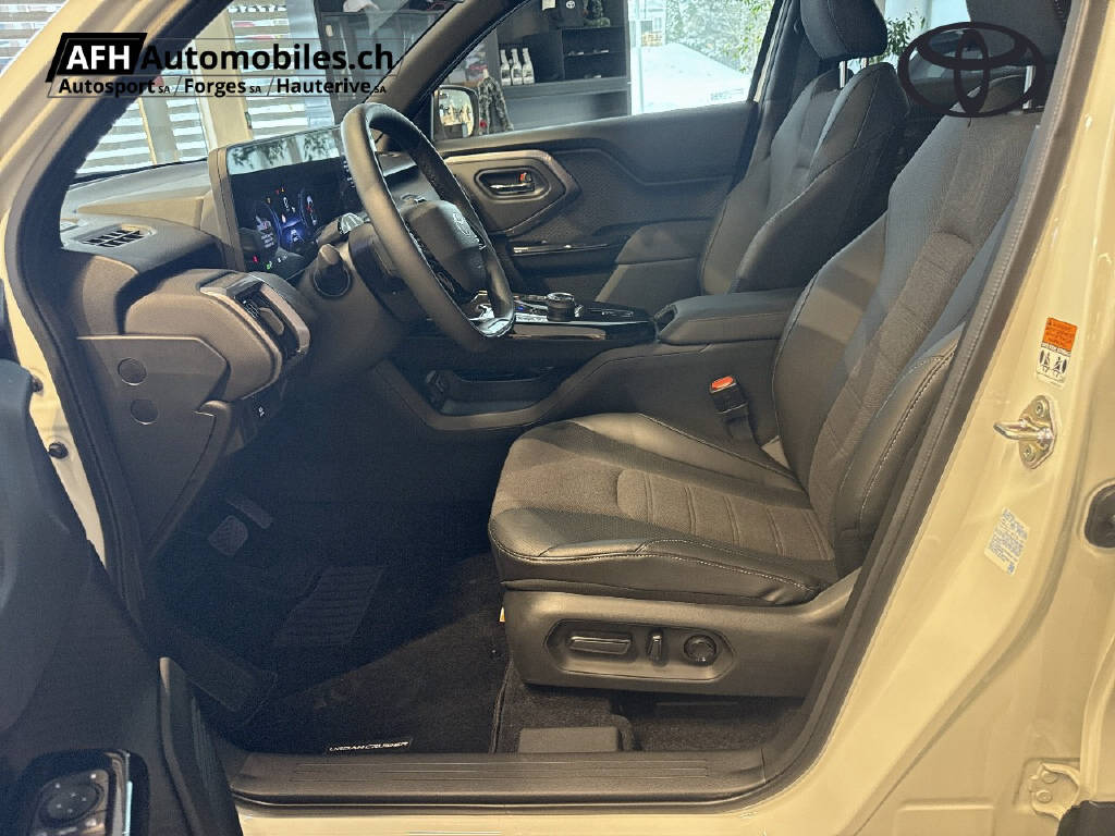TOYOTA Urban Cruiser Premium AWD-image-17