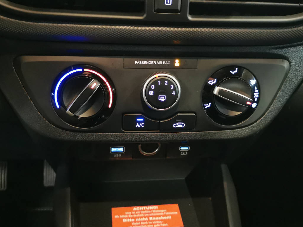 HYUNDAI i10 1.2 Amplia-image-8