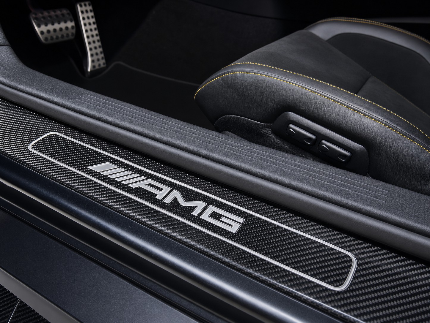 MERCEDES-BENZ AMG GT R Coupé CH FAHRZEUG-image-13