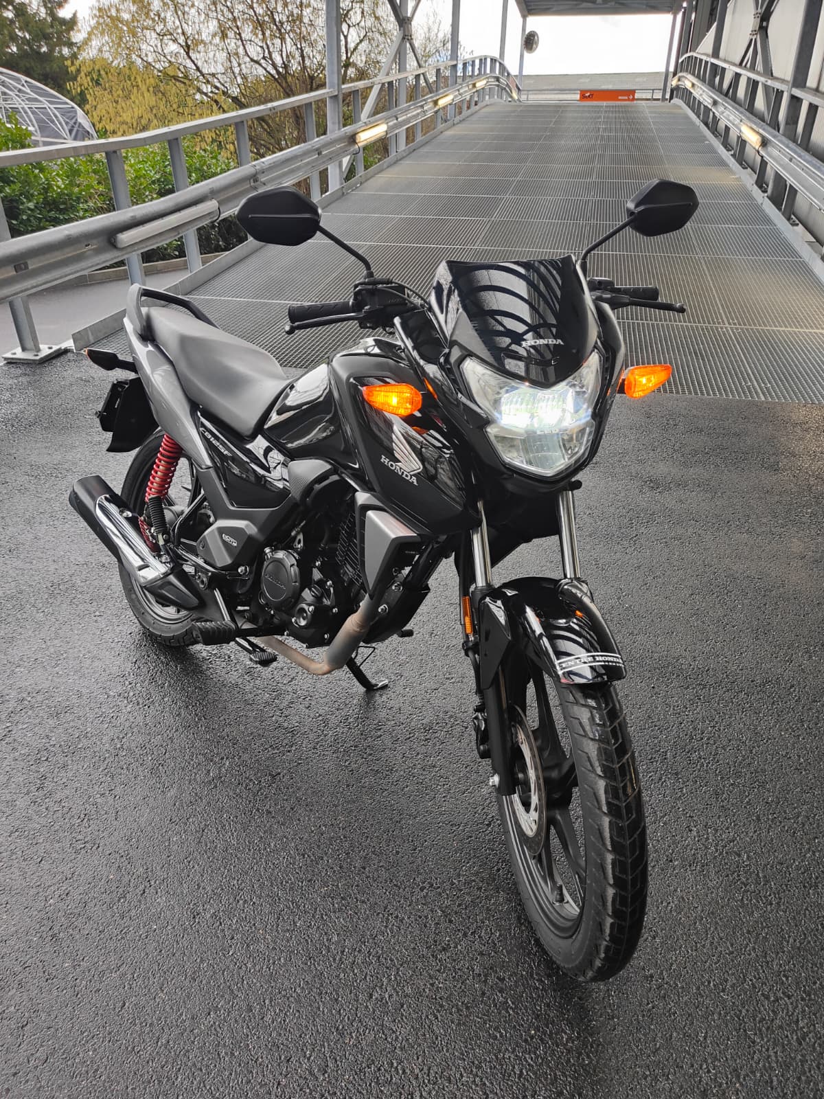 HONDA CBF 125 M-showroom-element-1