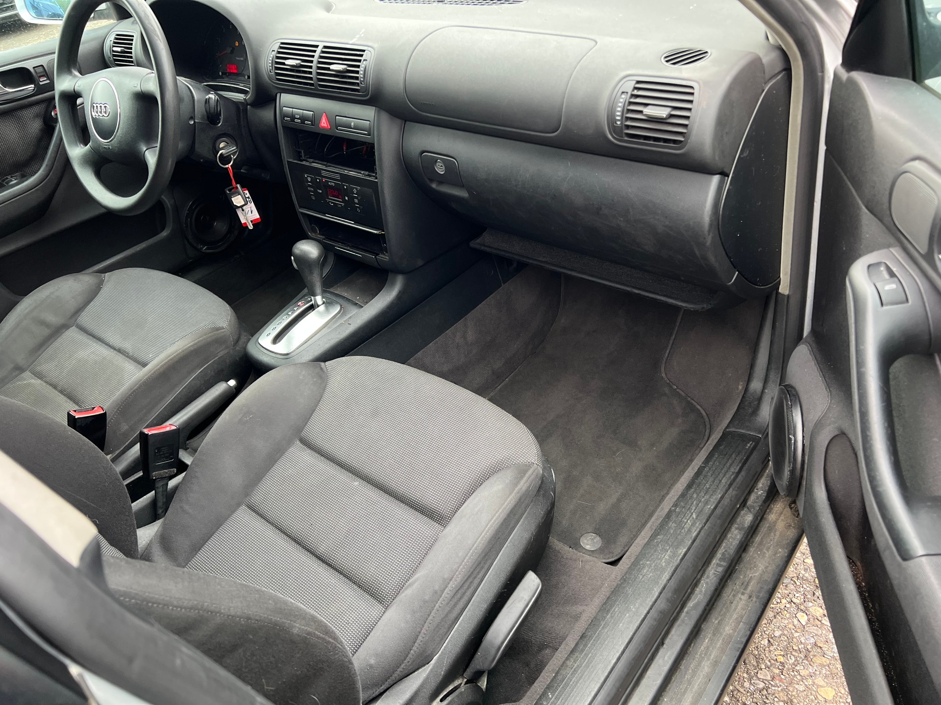 AUDI A3 Automat Benzin-image-11