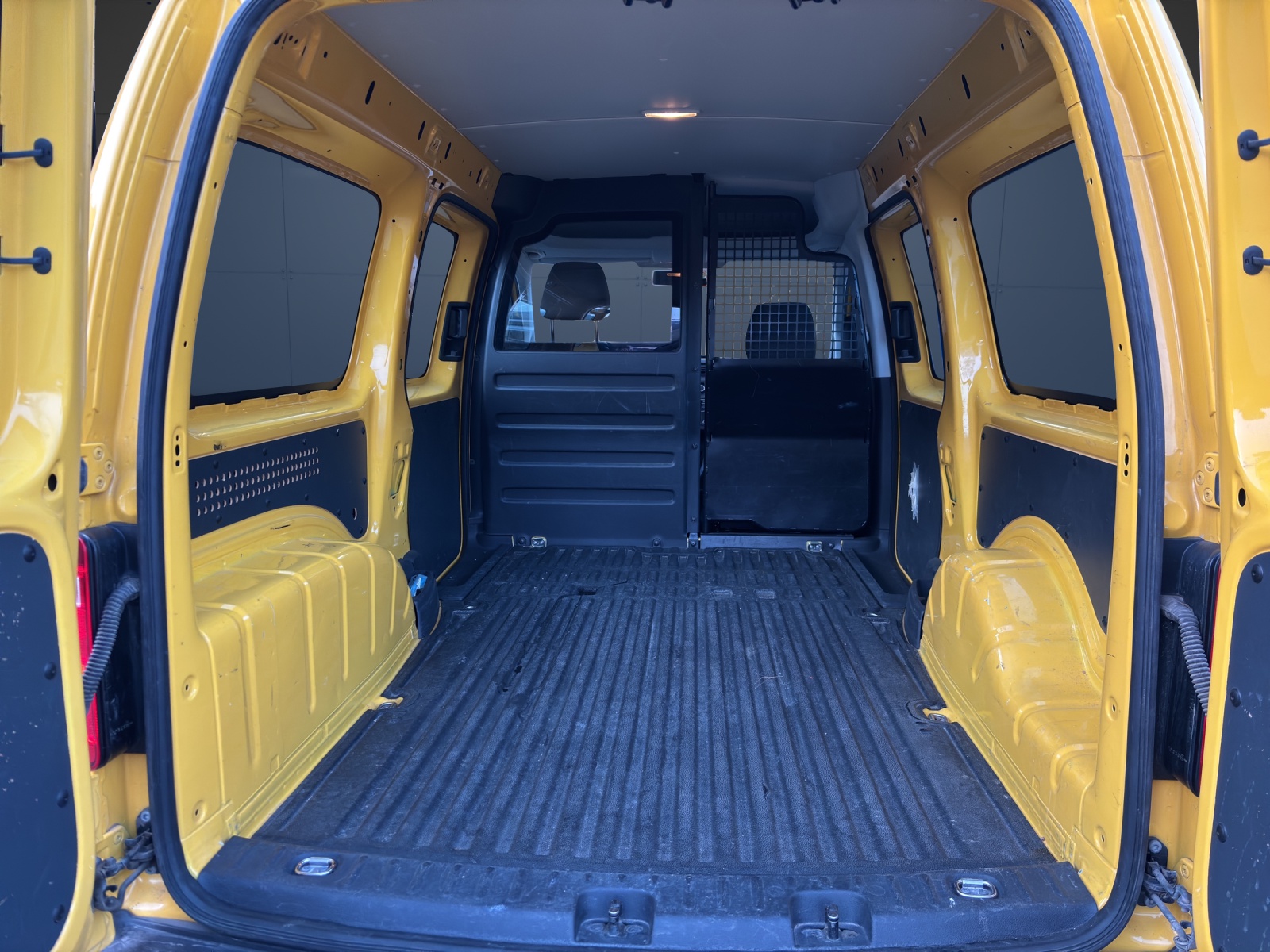 VW Caddy Maxi 1.0TSI BlueMotion Technology-image-6