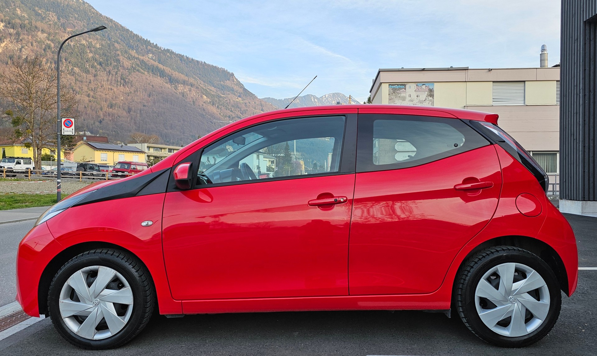 TOYOTA Aygo 1.2 VVT-i x-play-image-1