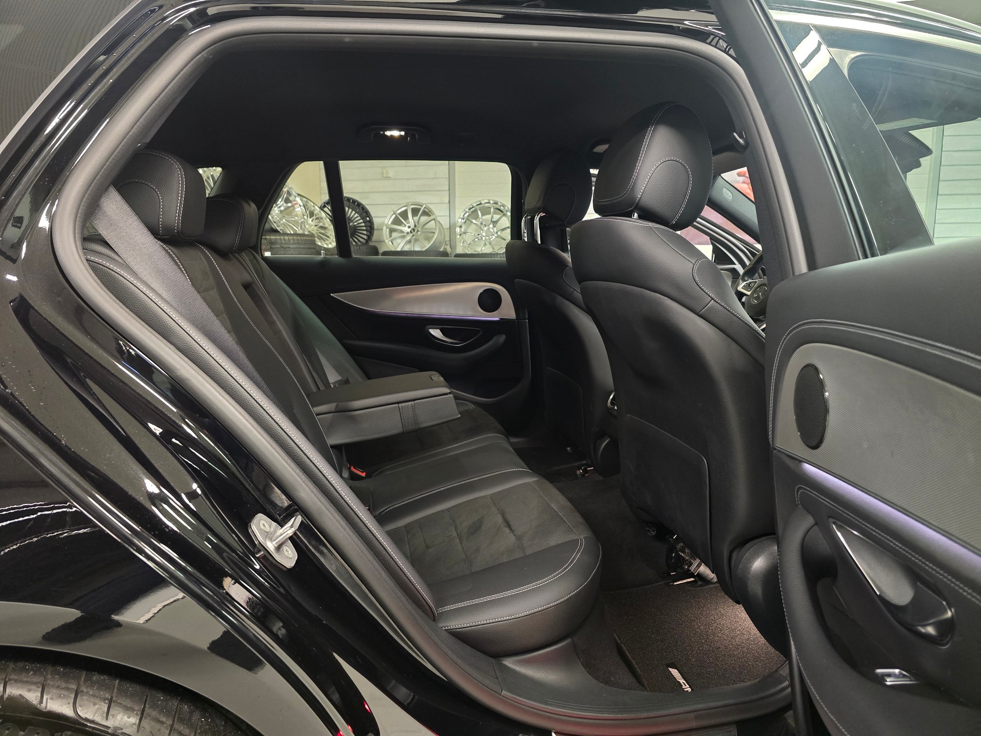 MERCEDES-BENZ E 220 d AMG Line 9G-Tronic-image-11