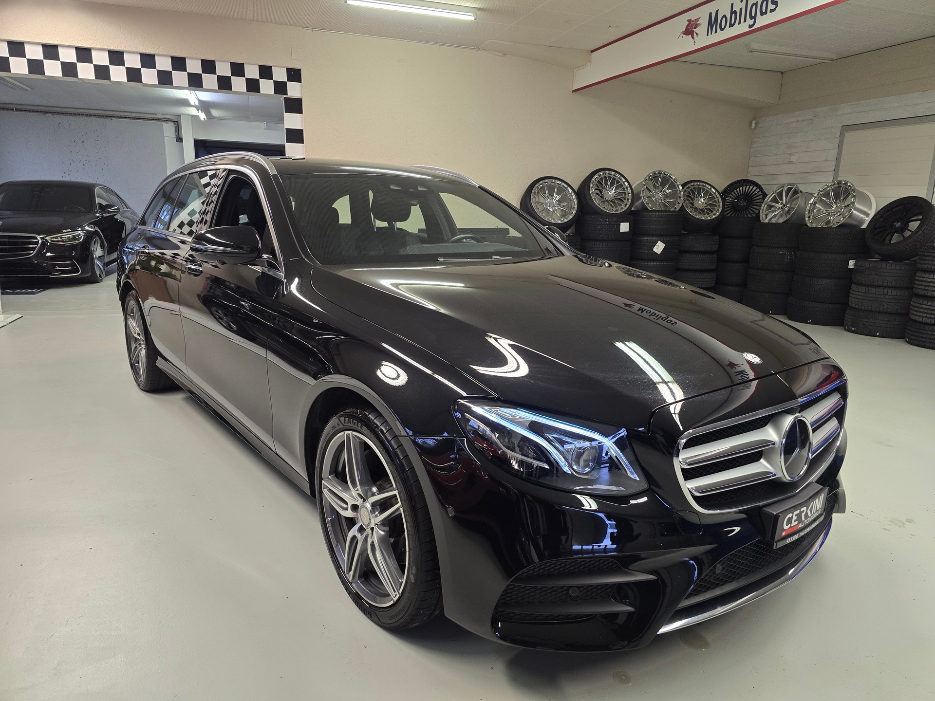 MERCEDES-BENZ E 220 d AMG Line 9G-Tronic-image-2