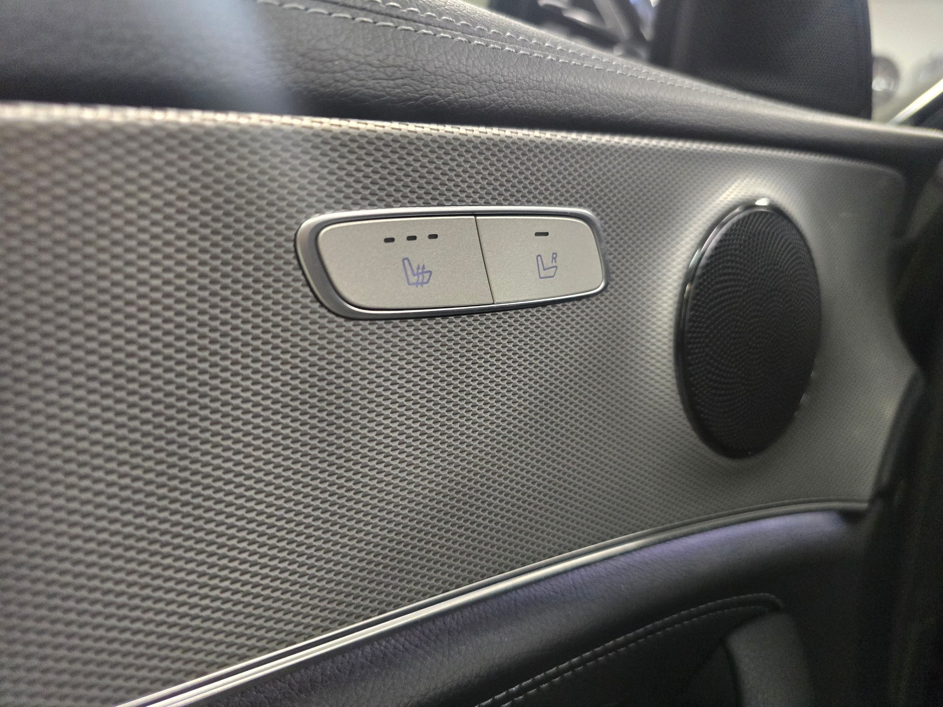 MERCEDES-BENZ E 220 d AMG Line 9G-Tronic-image-15