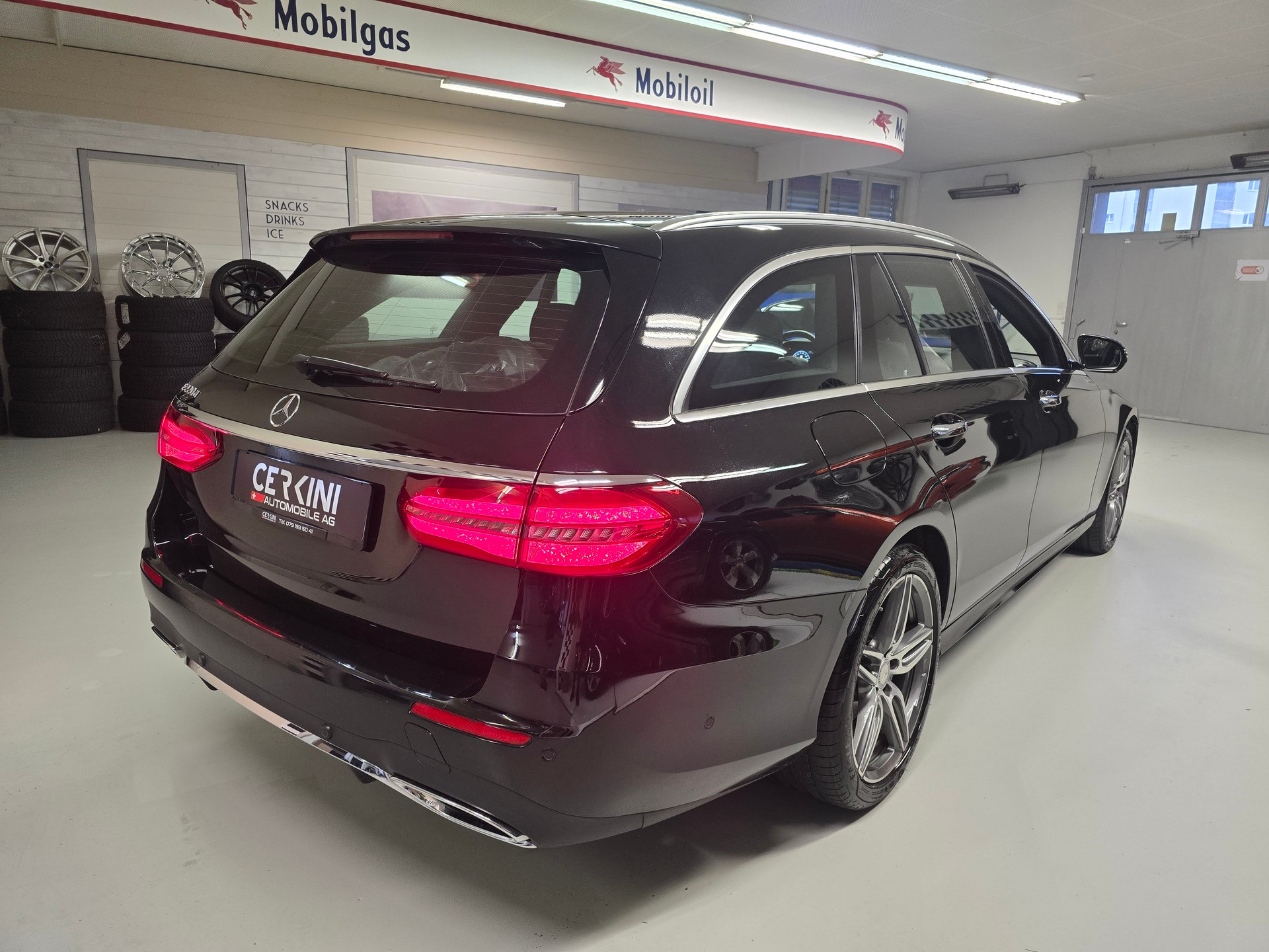 MERCEDES-BENZ E 220 d AMG Line 9G-Tronic-image-5
