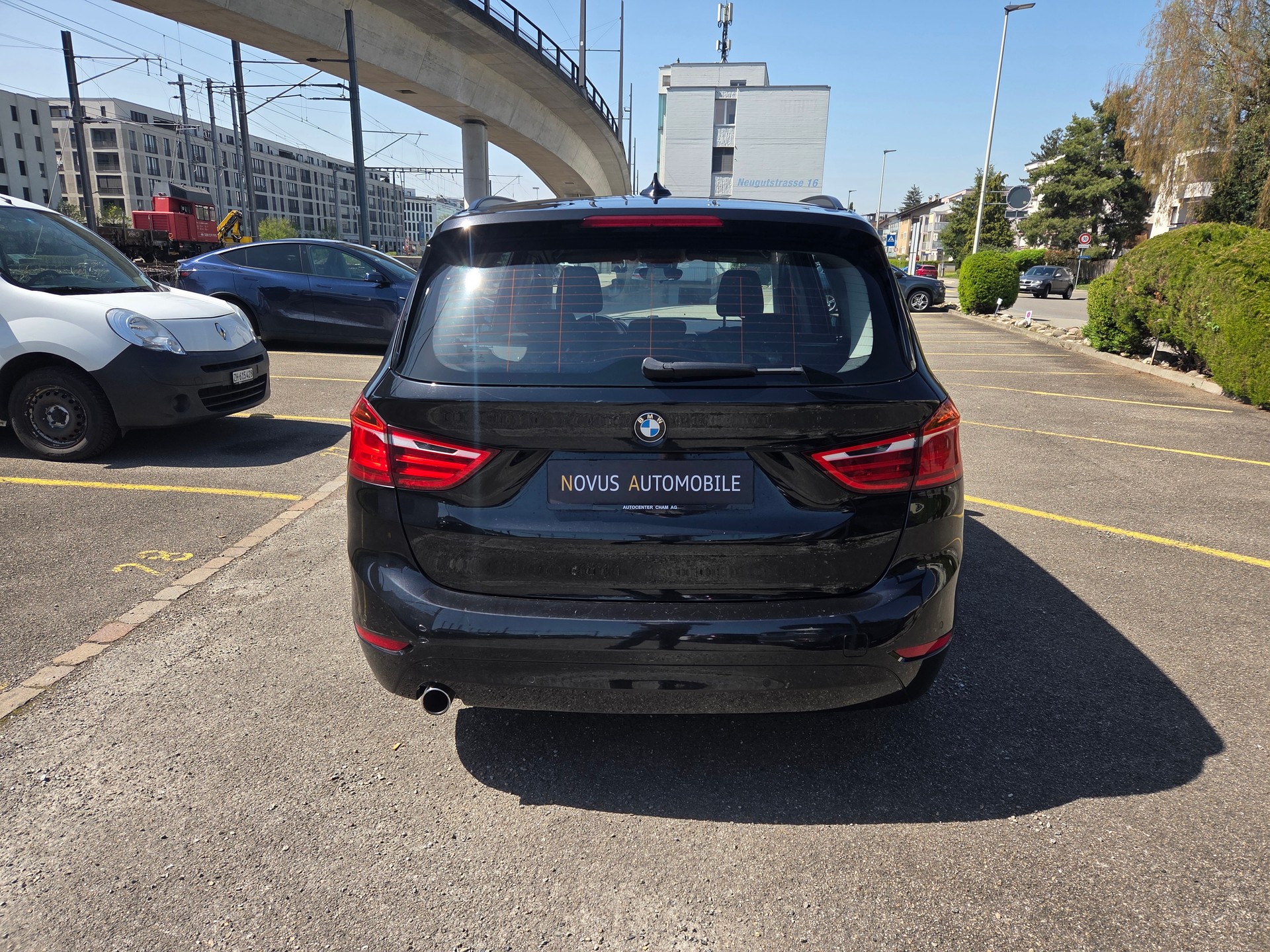 BMW 216d Gran Tourer Luxury Line-showroom-element-3