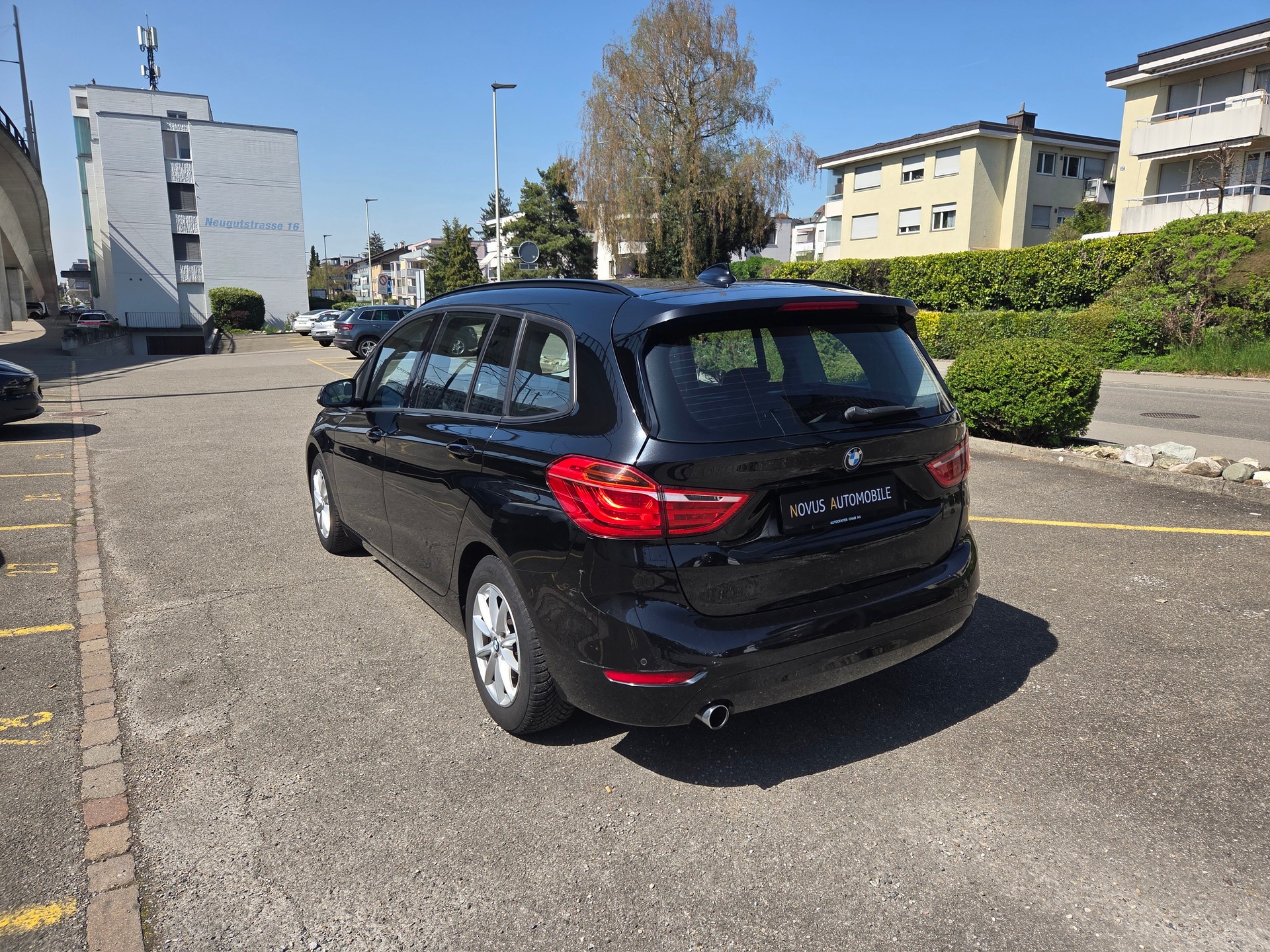 BMW 216d Gran Tourer Luxury Line-showroom-element-2