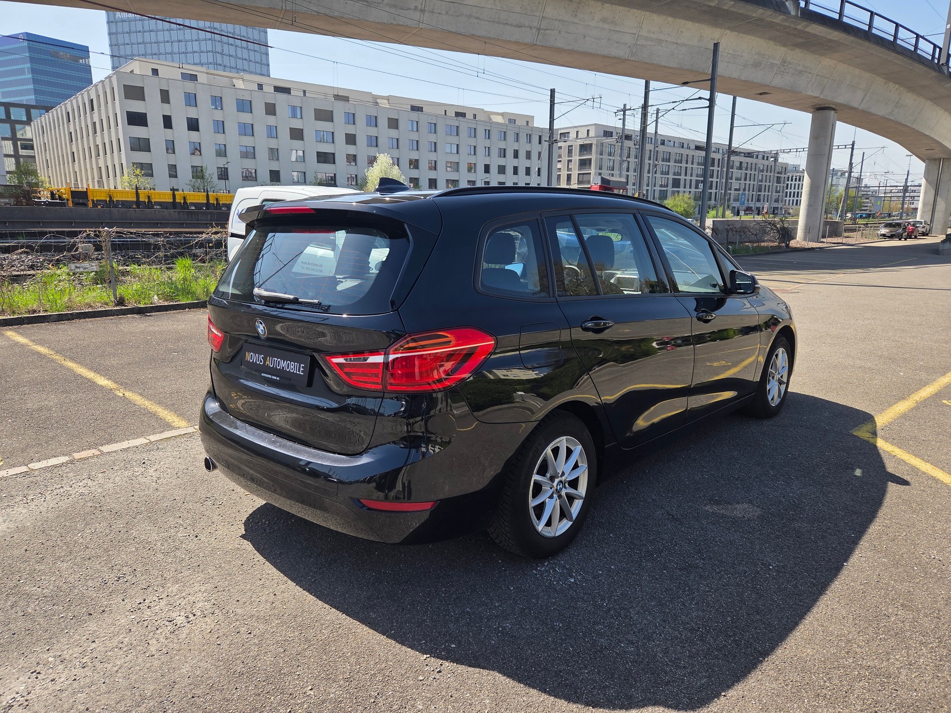 BMW 216d Gran Tourer Luxury Line-image-4