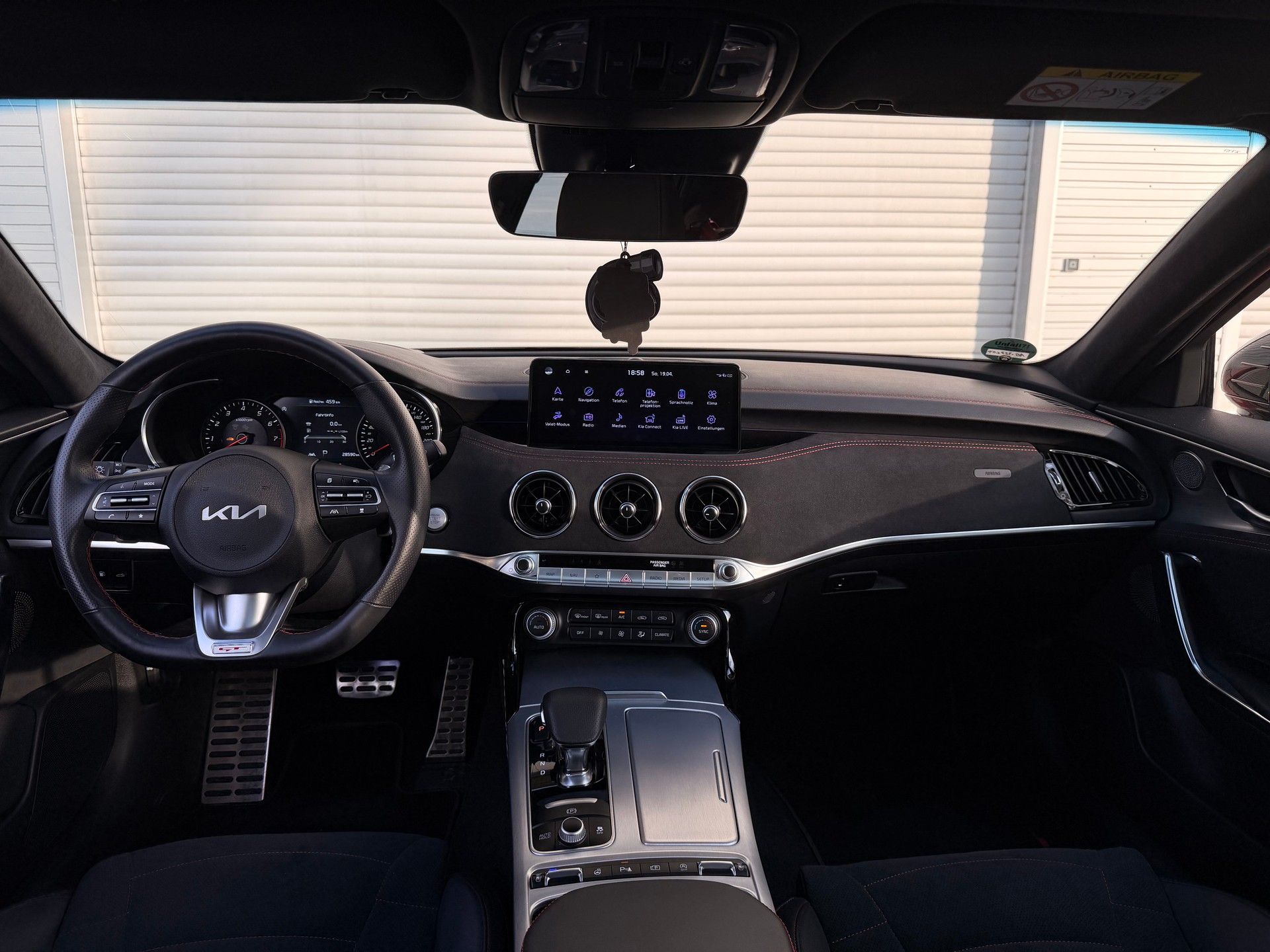 KIA Stinger 3.3 T-GDi GT Automat AWD-image-12