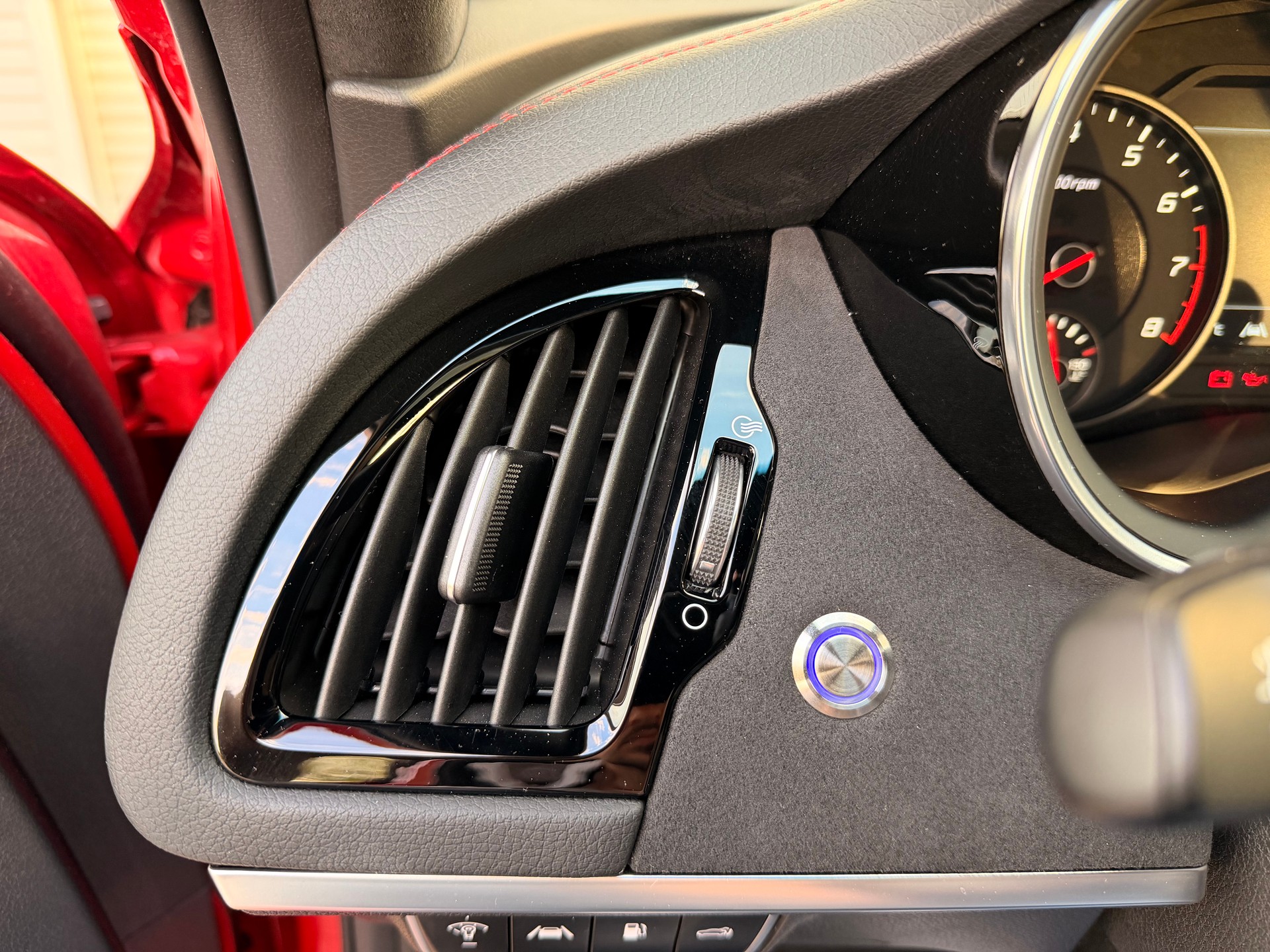 KIA Stinger 3.3 T-GDi GT Automat AWD-image-6