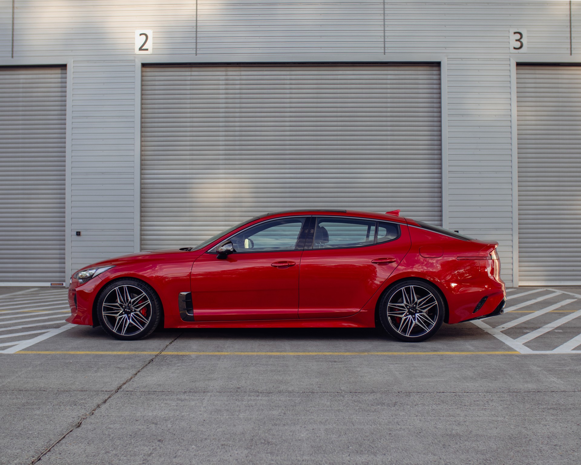 KIA Stinger 3.3 T-GDi GT Automat AWD-image-3