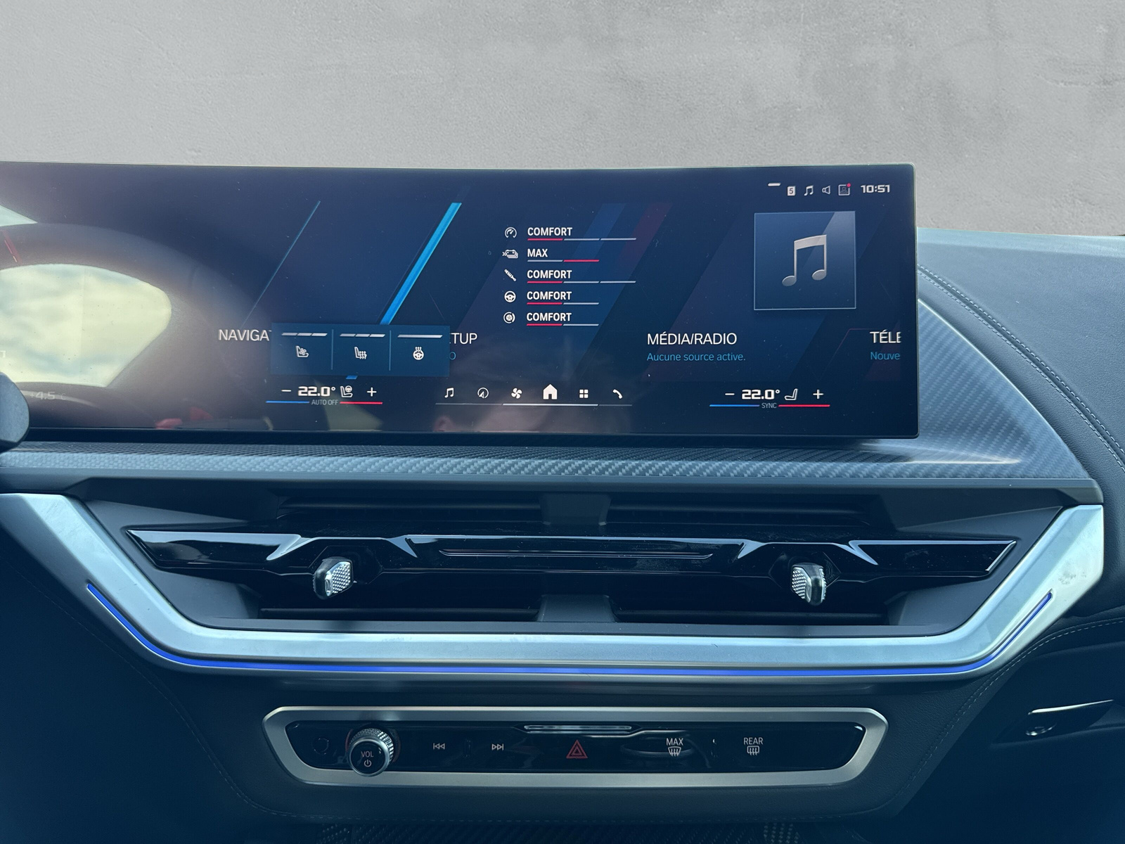 BMW XM xDrive 50e PHEV Steptronic-image-12